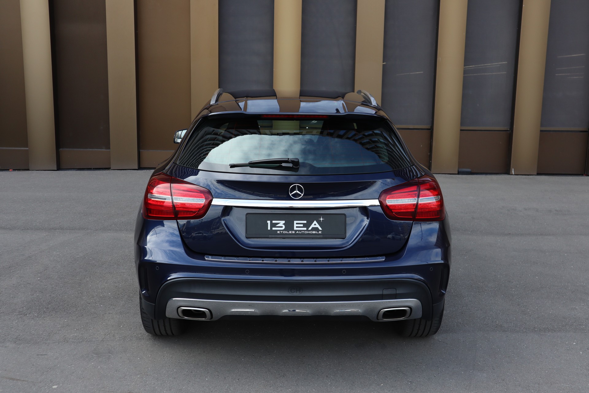 MERCEDES-BENZ GLA 250 AMG Line 4Matic 7G-DCT-image-4