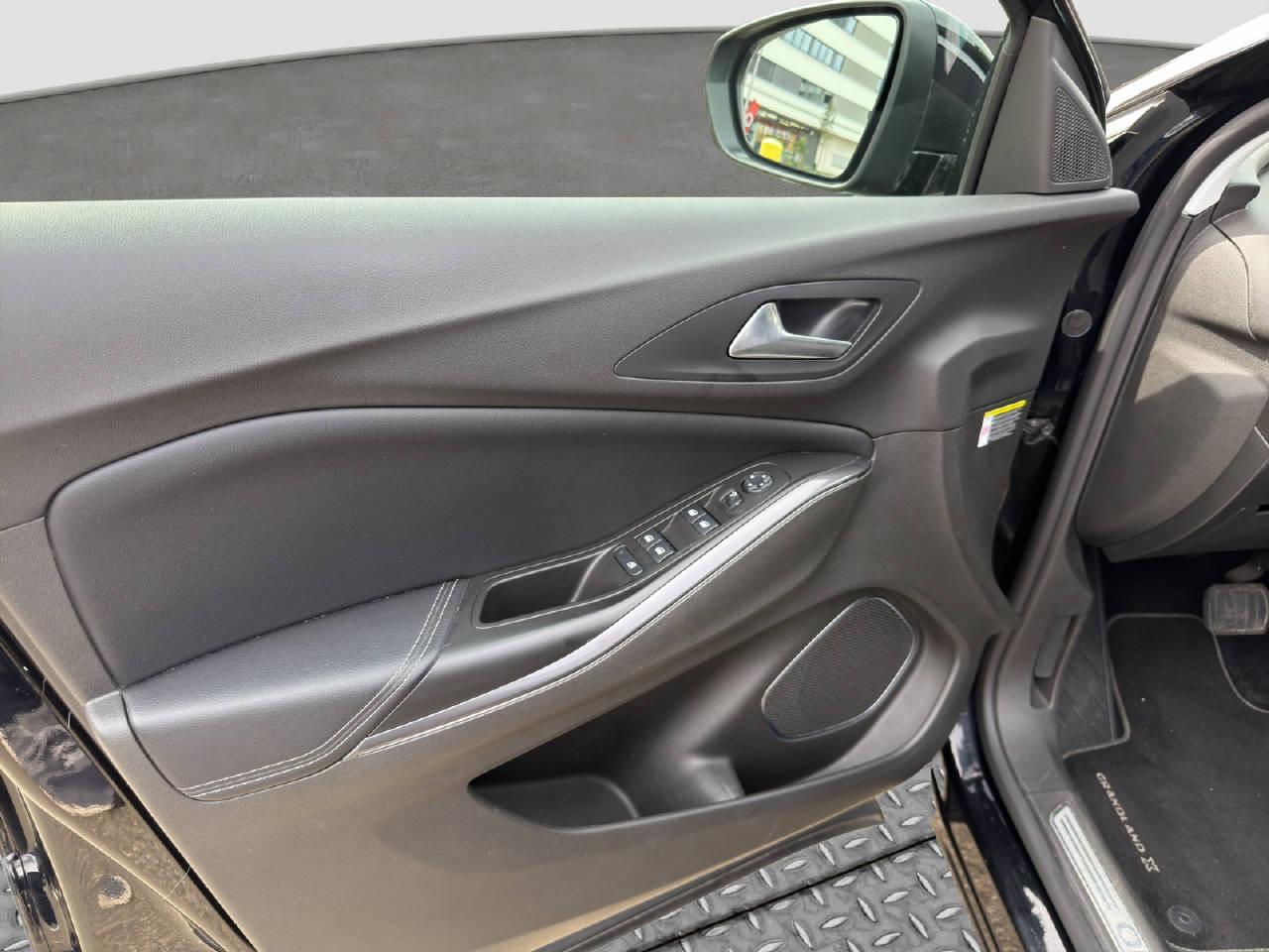 OPEL Grandland X 1.6 T Ultimate-image-16