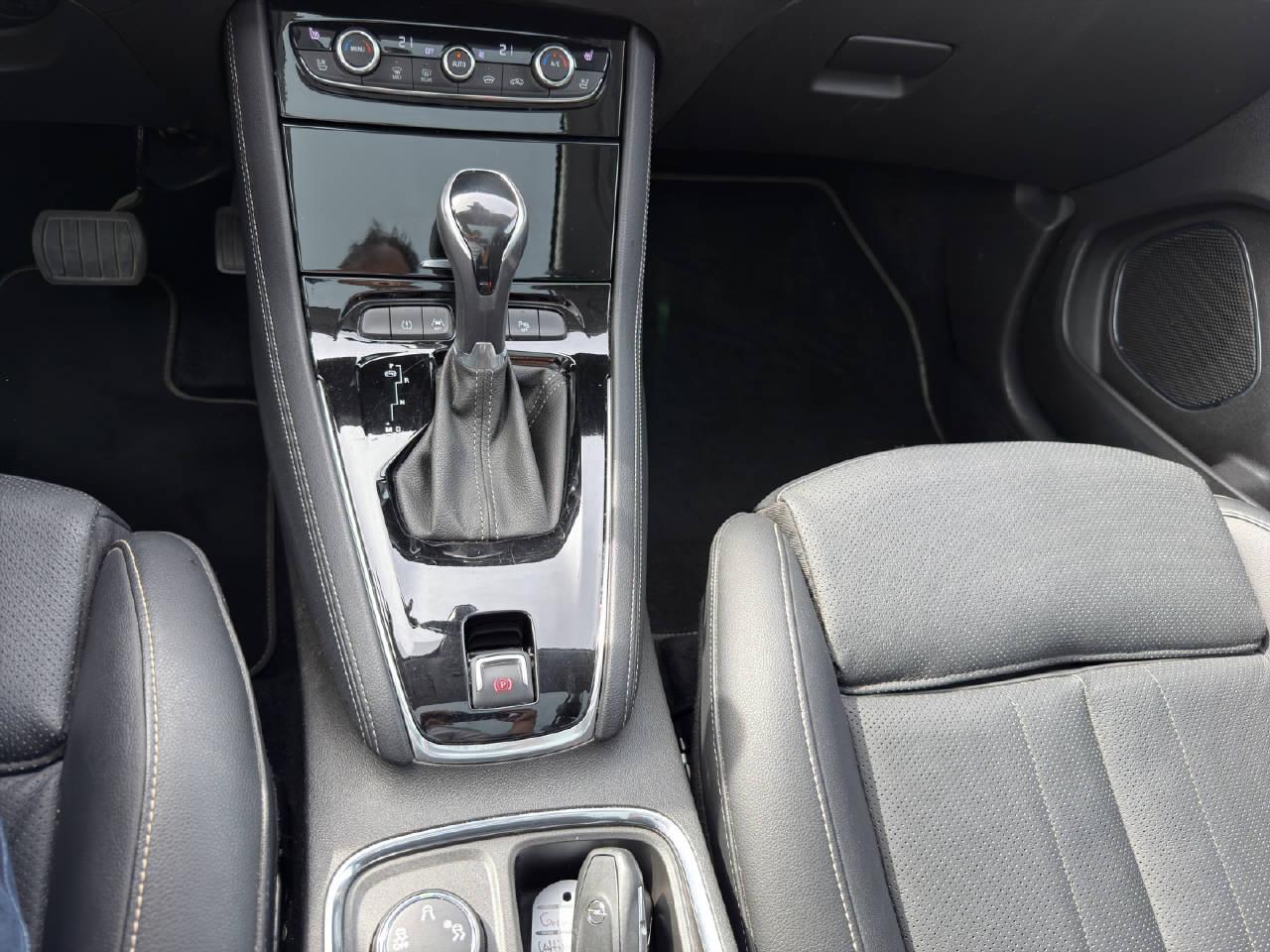 OPEL Grandland X 1.6 T Ultimate-image-13