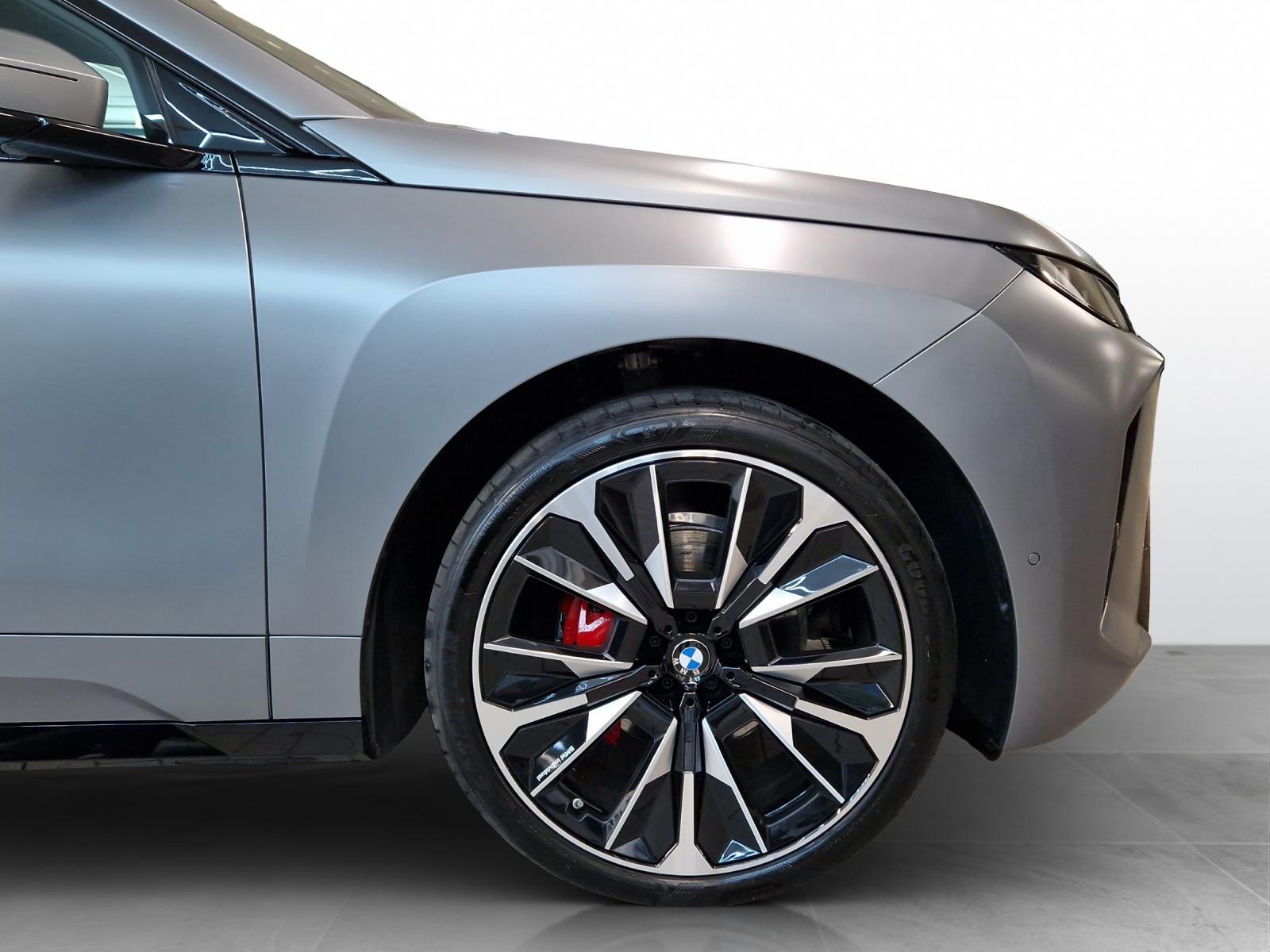 BMW iX xDrive60 M Sport Pro-image-9