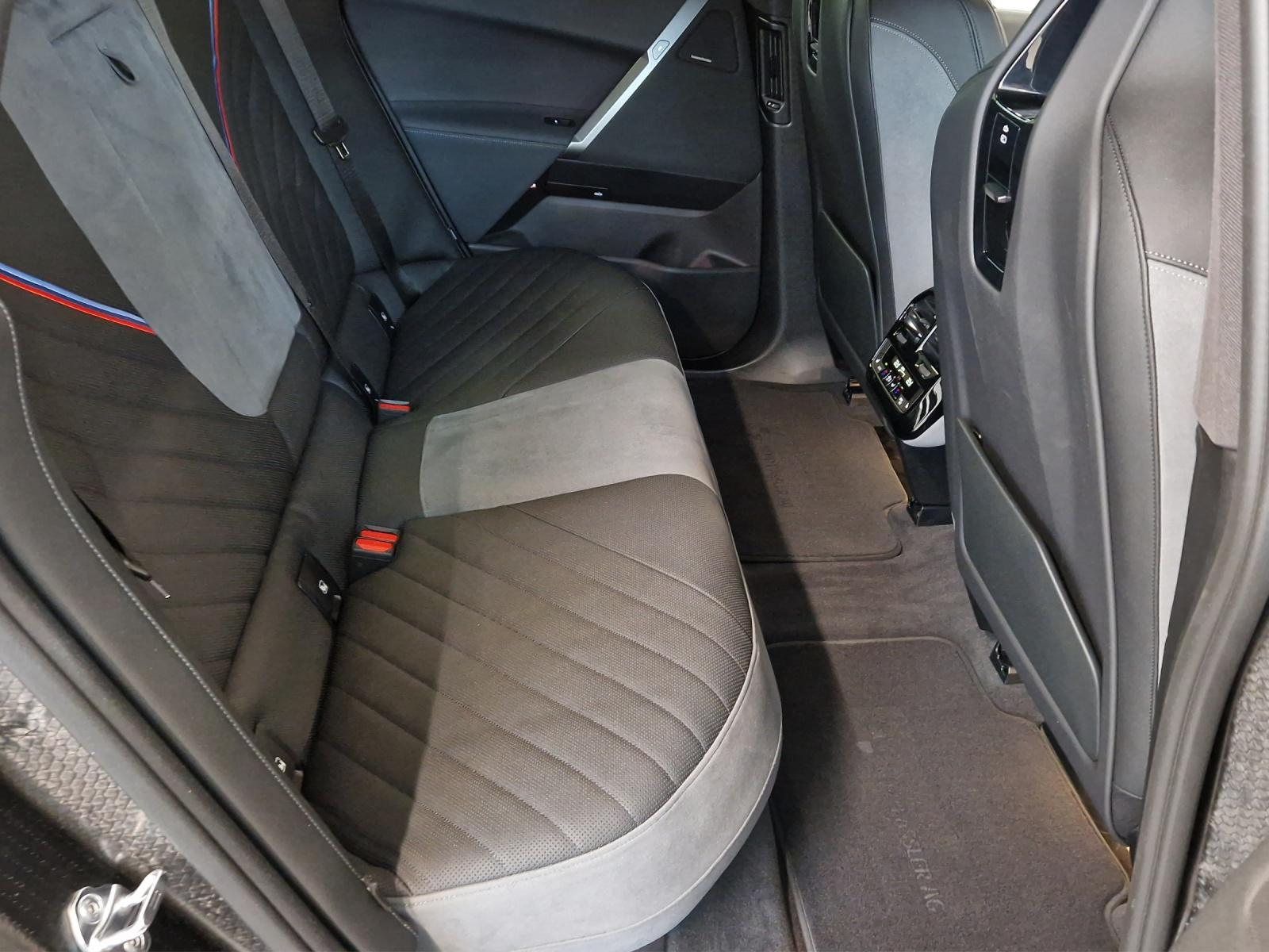 BMW iX xDrive60 M Sport Pro-image-18