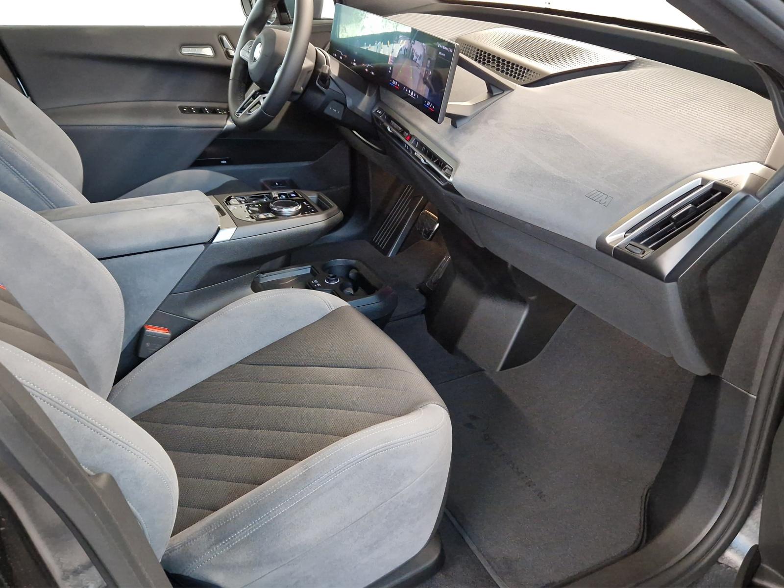 BMW iX xDrive60 M Sport Pro-image-16