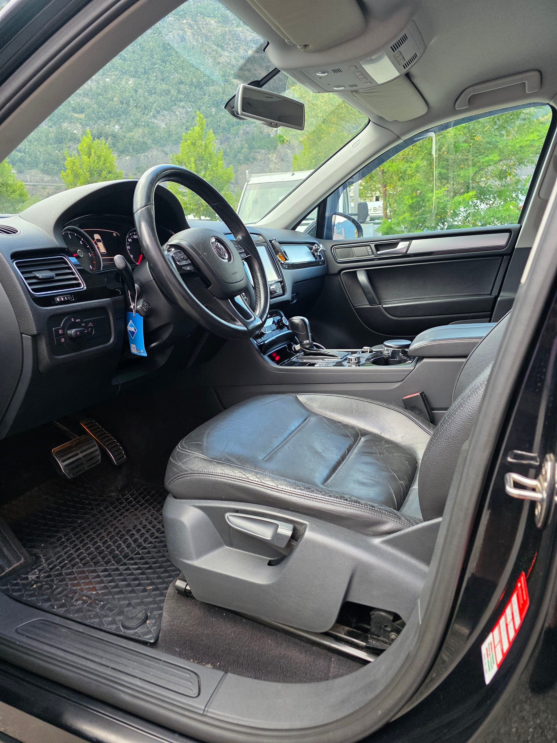 VW Touareg 3.0 TDI BlueMotion Technology Tiptronic-image-8