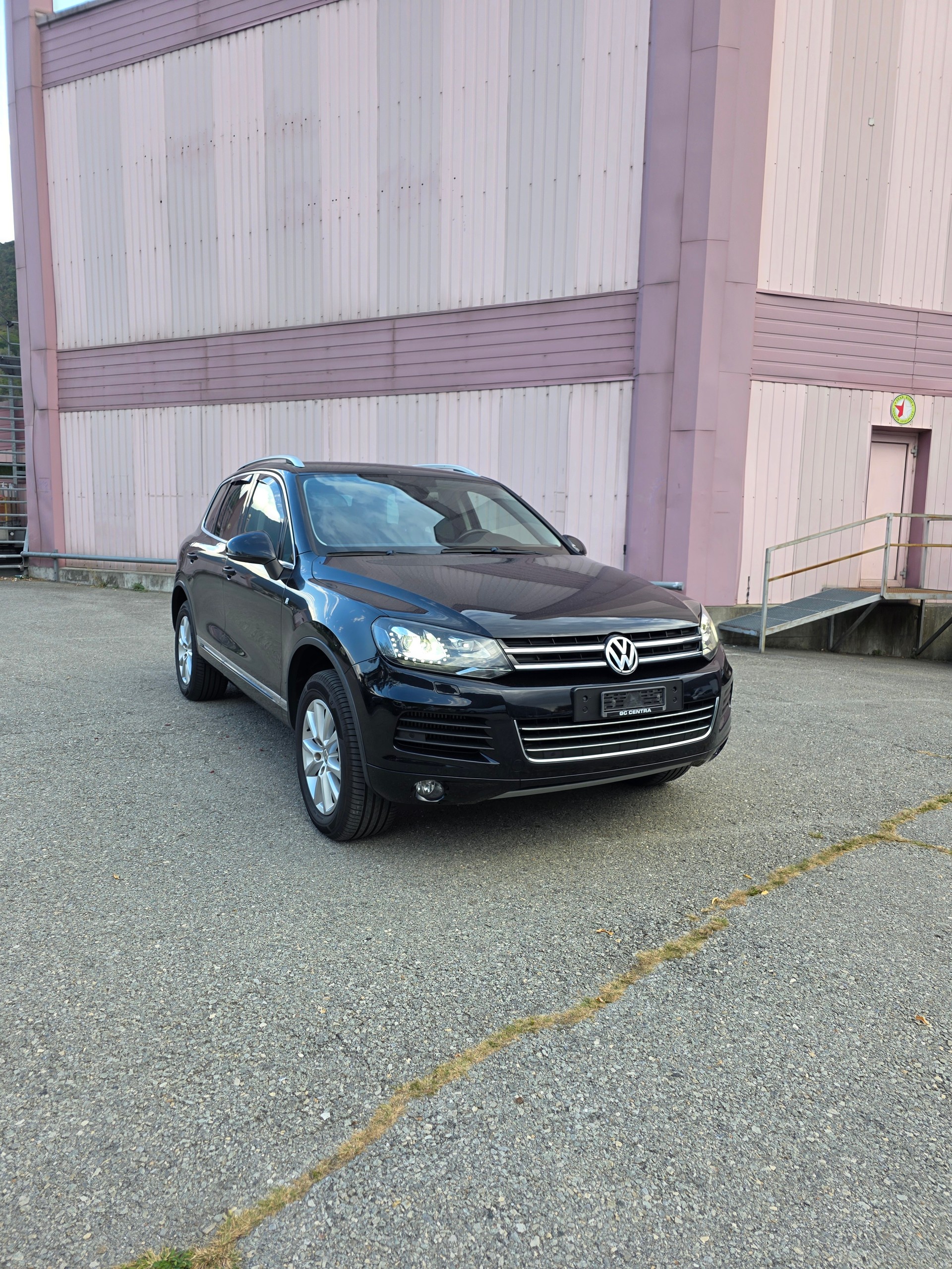 VW Touareg 3.0 TDI BlueMotion Technology Tiptronic-image-2