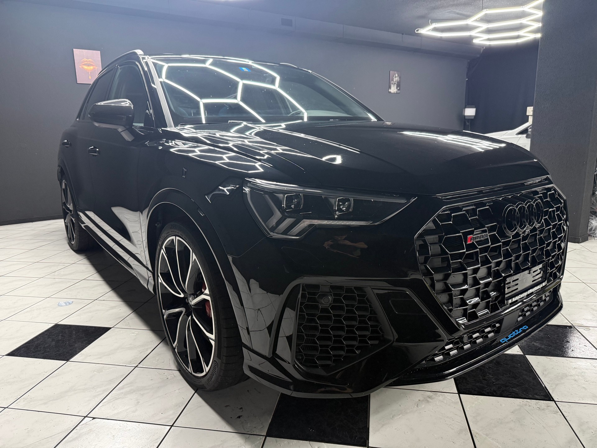 AUDI RS Q3 2.5 TFSI quattro S tronic-image-3
