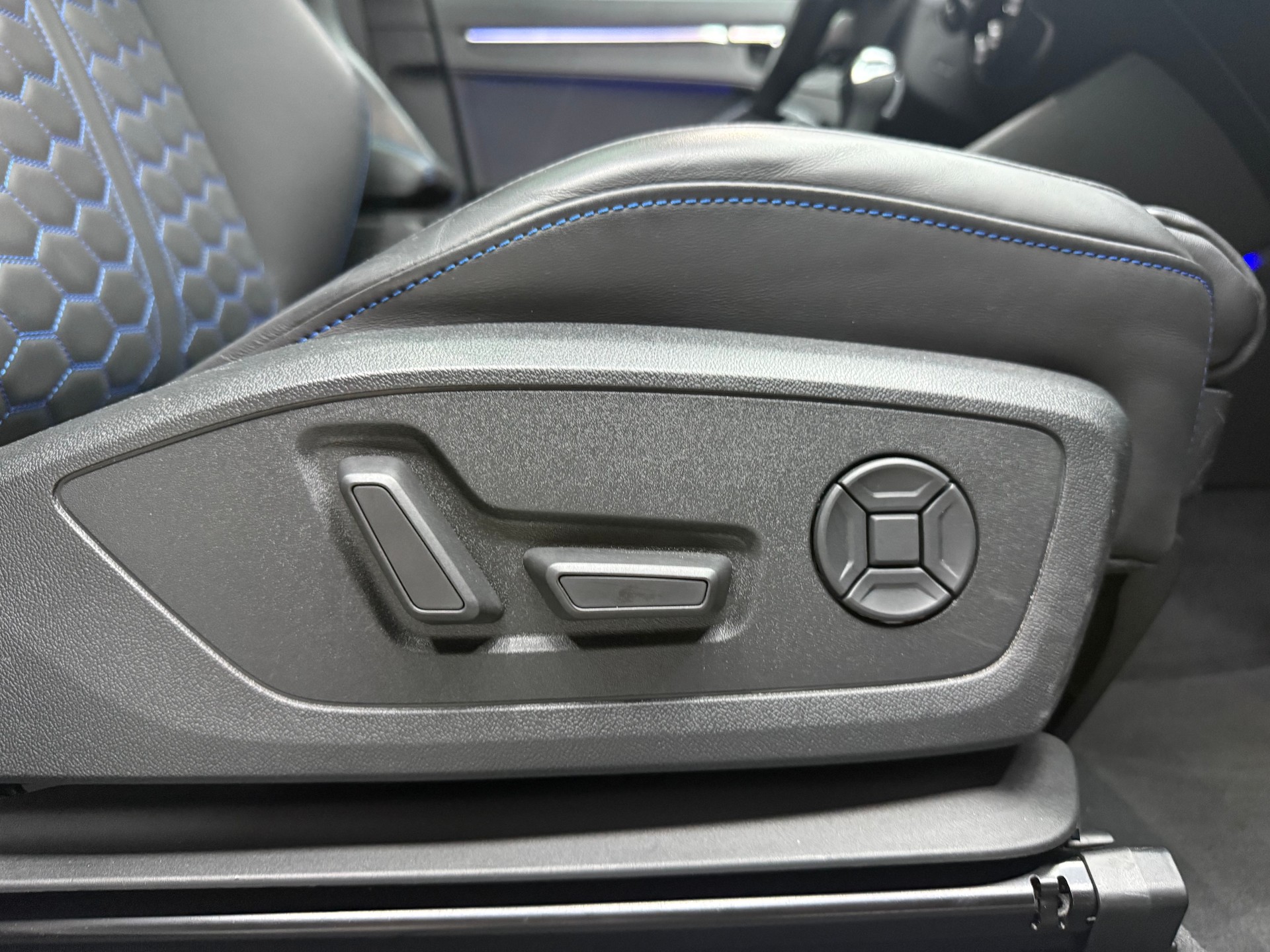 AUDI RS Q3 2.5 TFSI quattro S tronic-image-22
