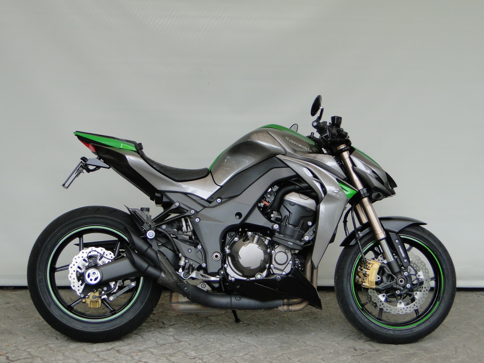 KAWASAKI Z 1000-showroom-element-2