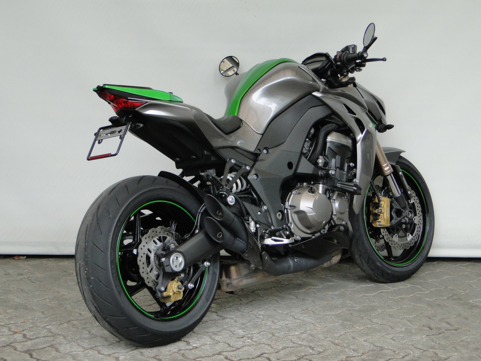 KAWASAKI Z 1000-showroom-element-3
