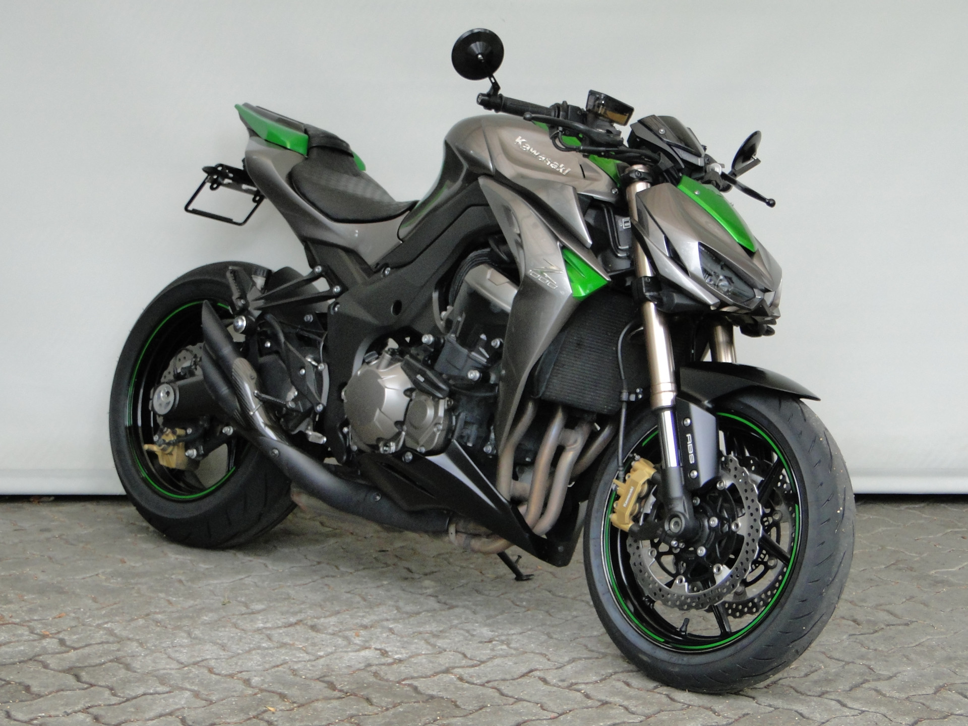 KAWASAKI Z 1000-showroom-element-1