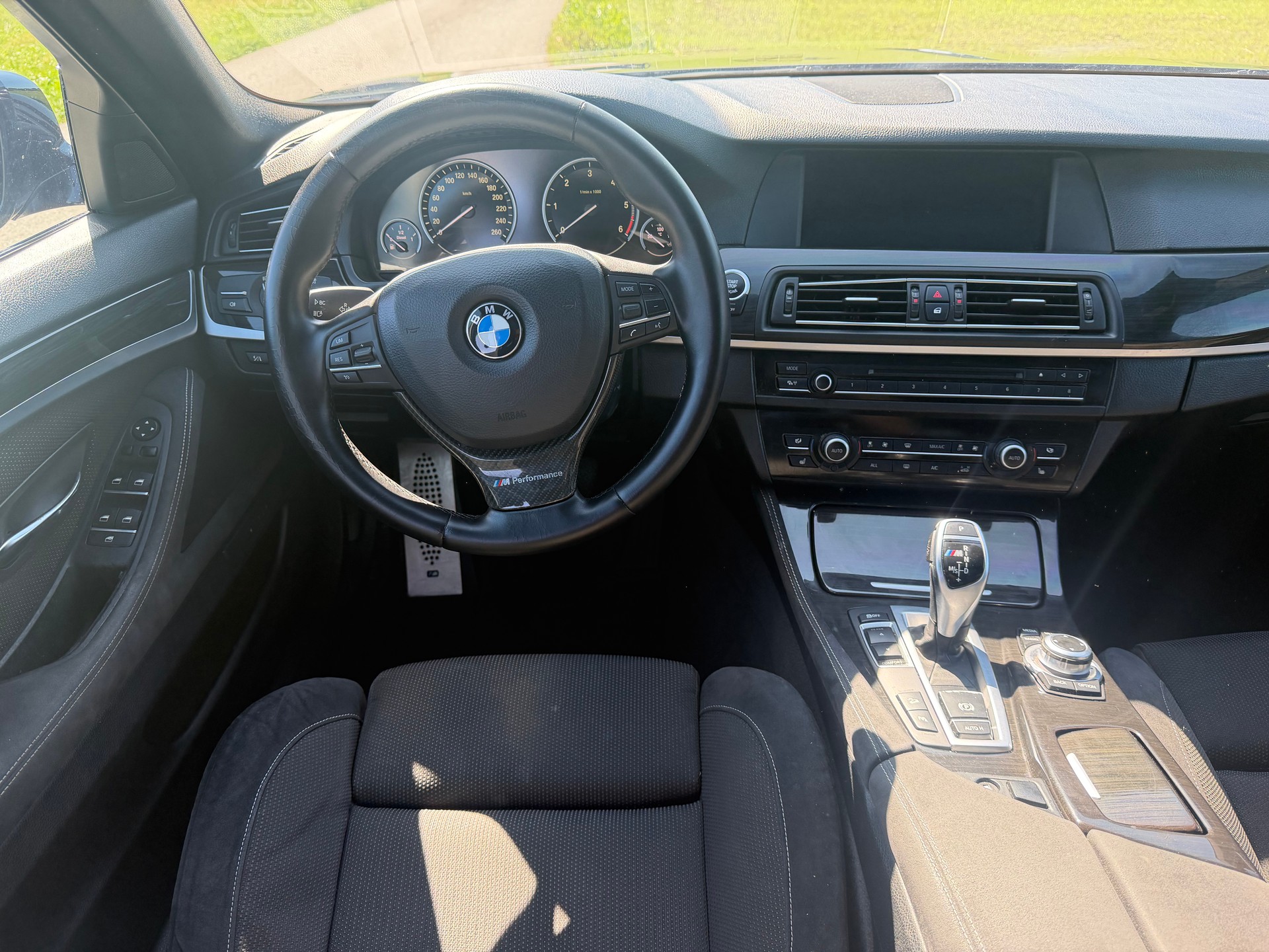 BMW M550d xDrive Touring Steptronic-image-11