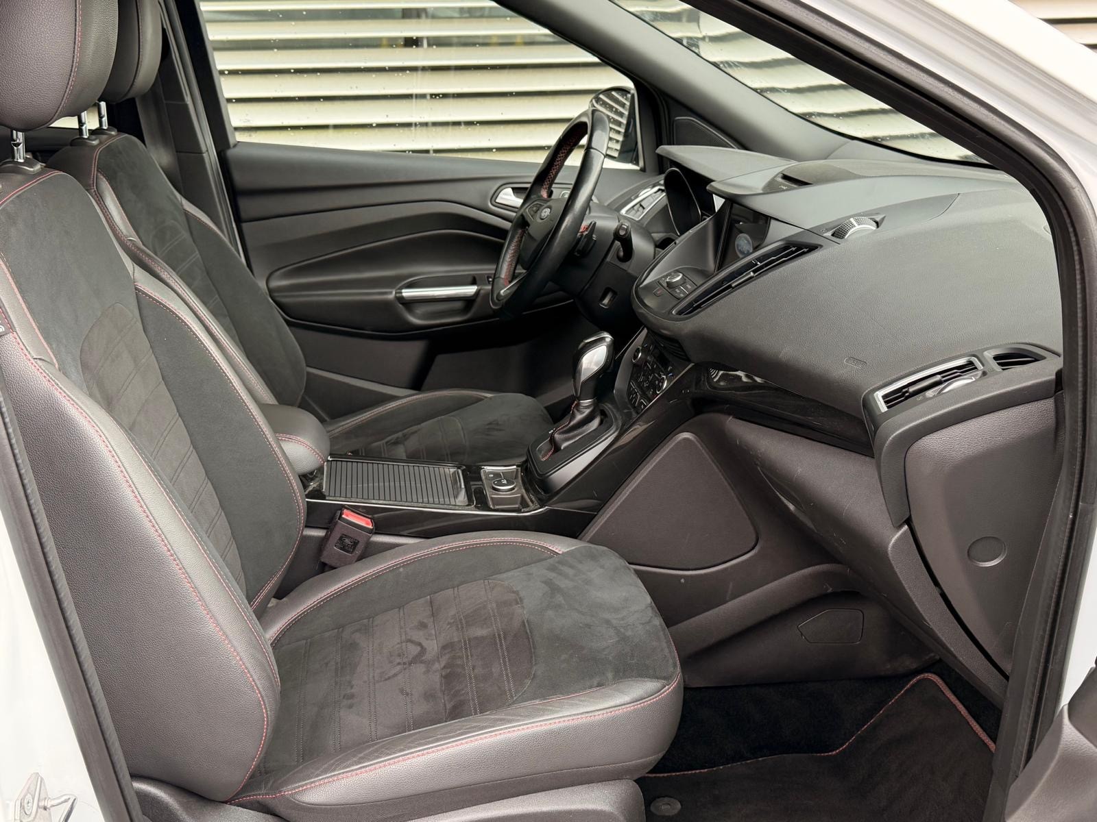FORD Kuga 2.0 TDCi ST-LINE 4WD PowerShift-image-9