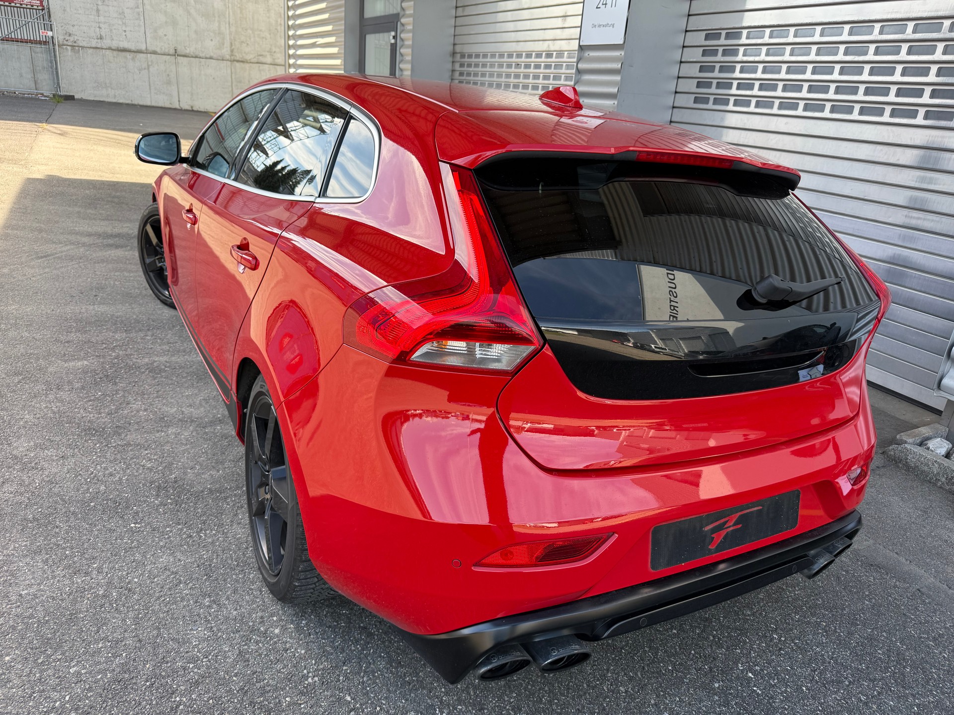 VOLVO V40 Sport200-image-3