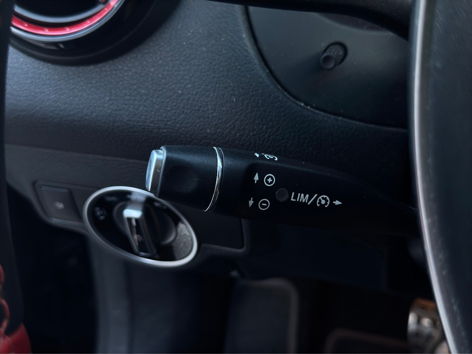MERCEDES-BENZ CLA 45 AMG 4Matic Speedshift-image-17