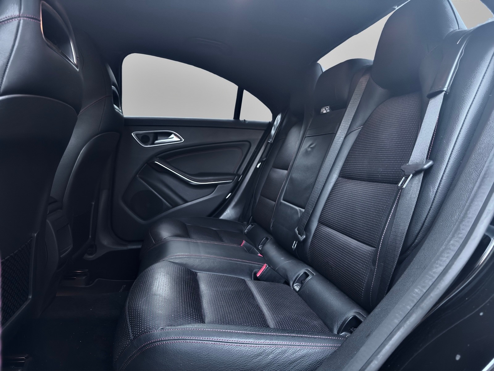MERCEDES-BENZ CLA 45 AMG 4Matic Speedshift-image-10