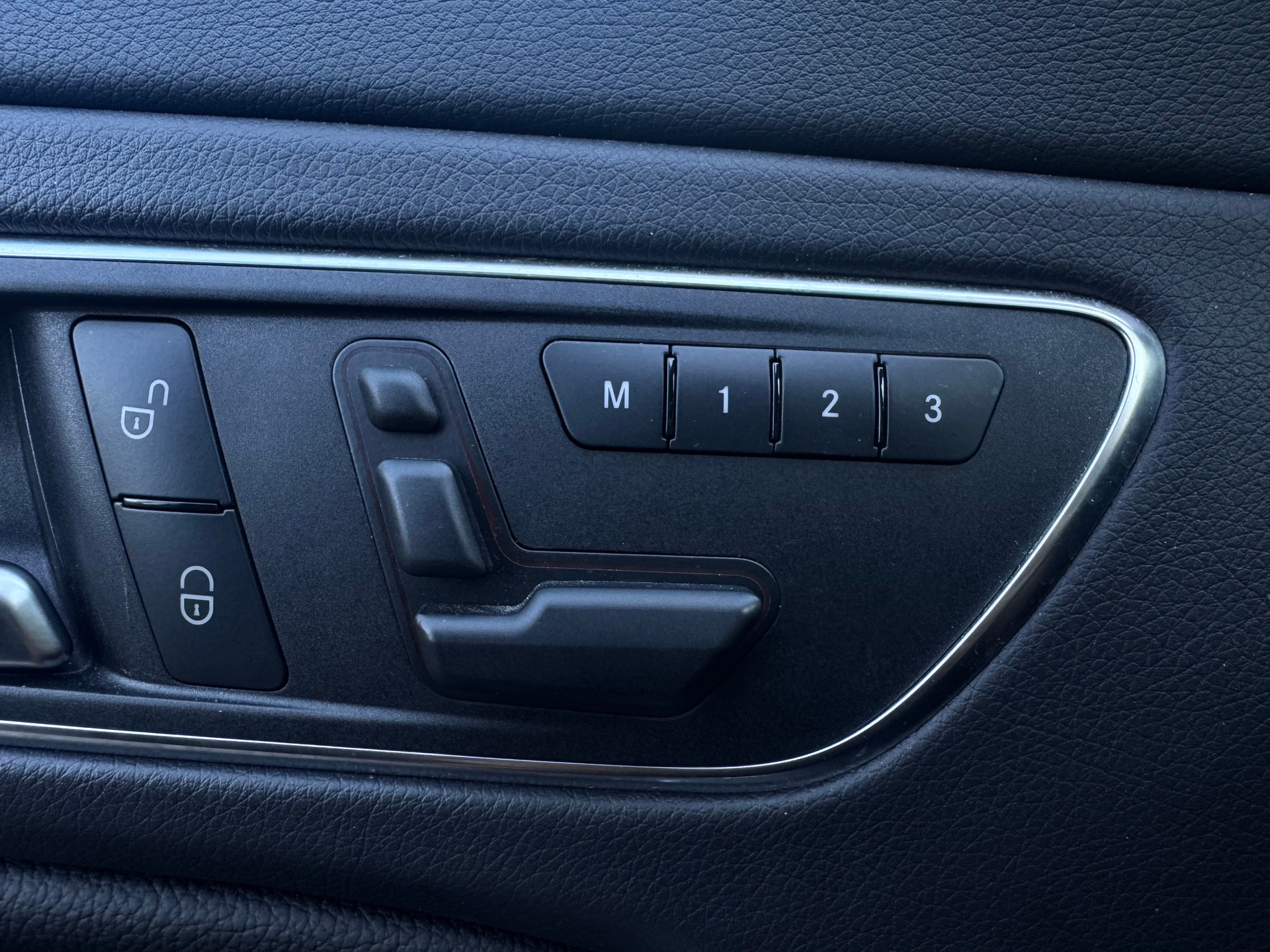 MERCEDES-BENZ CLA 45 AMG 4Matic Speedshift-image-18