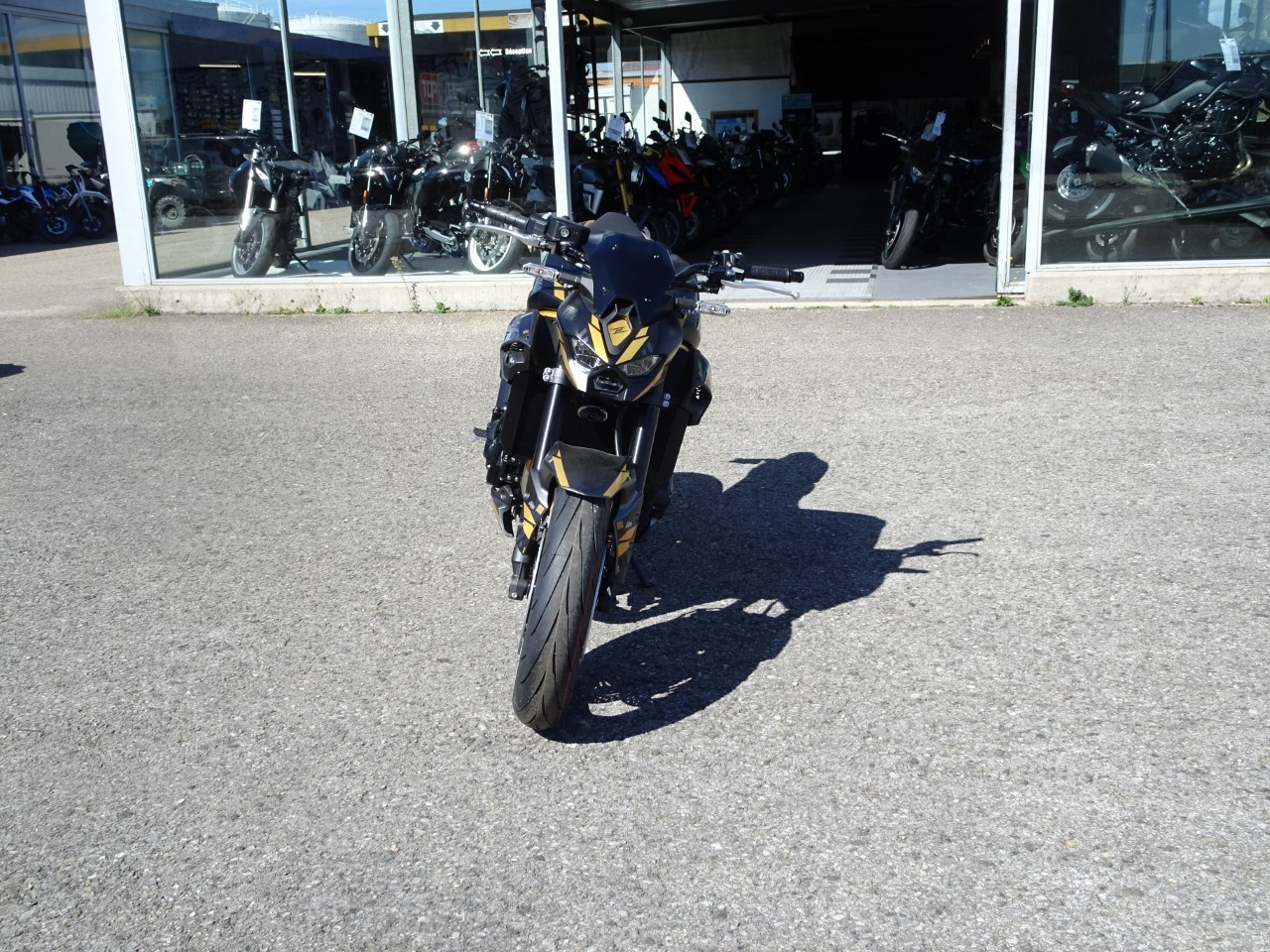 KAWASAKI Z 900 (35kW) Déco-showroom-element-2