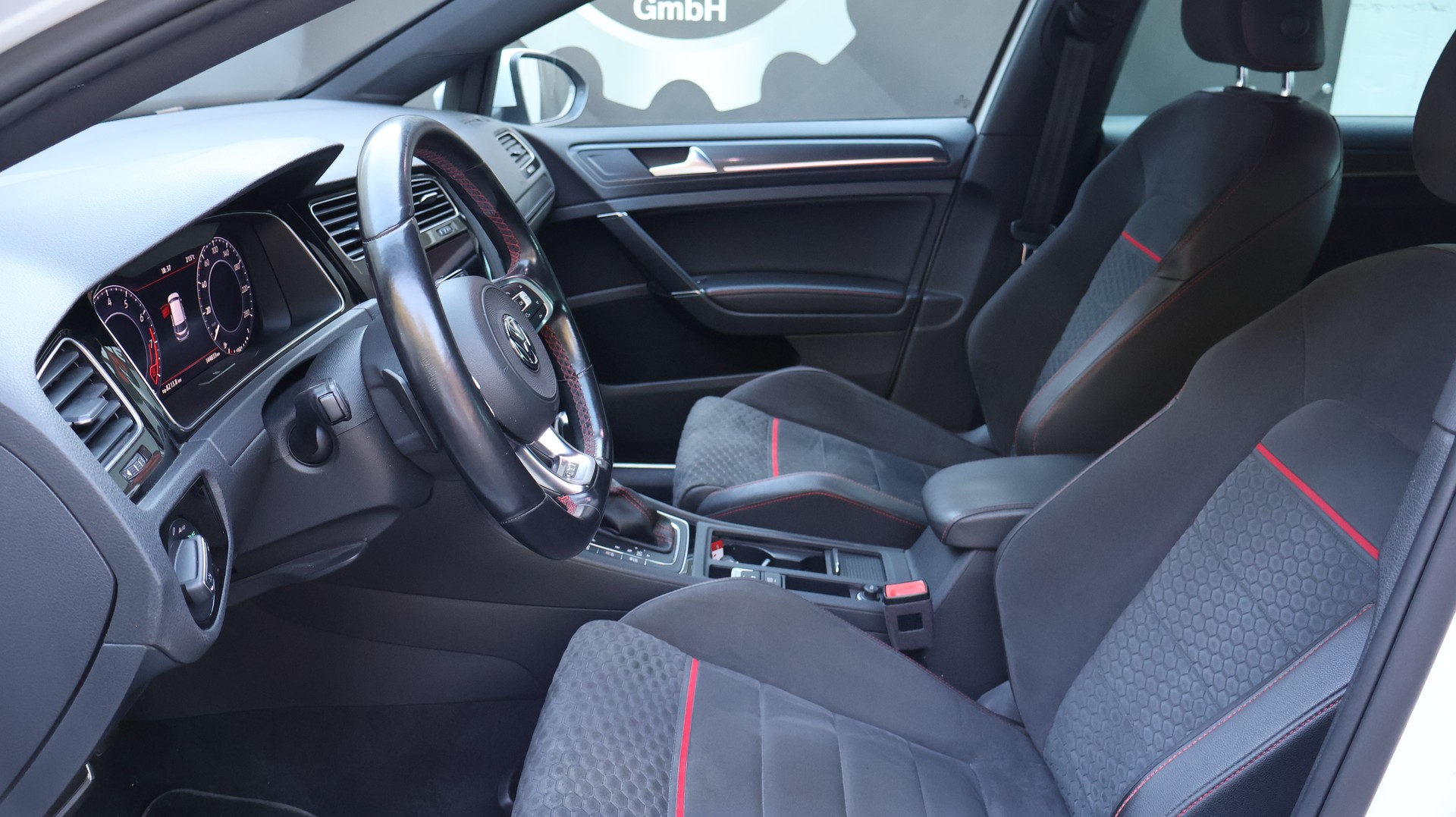 VW Golf 2.0 TSI GTI Performance DSG-image-12