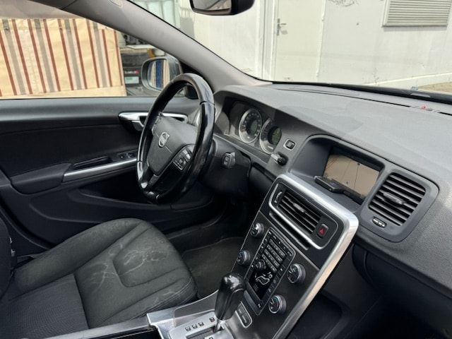 VOLVO V60 D3 Geartronic-image-5