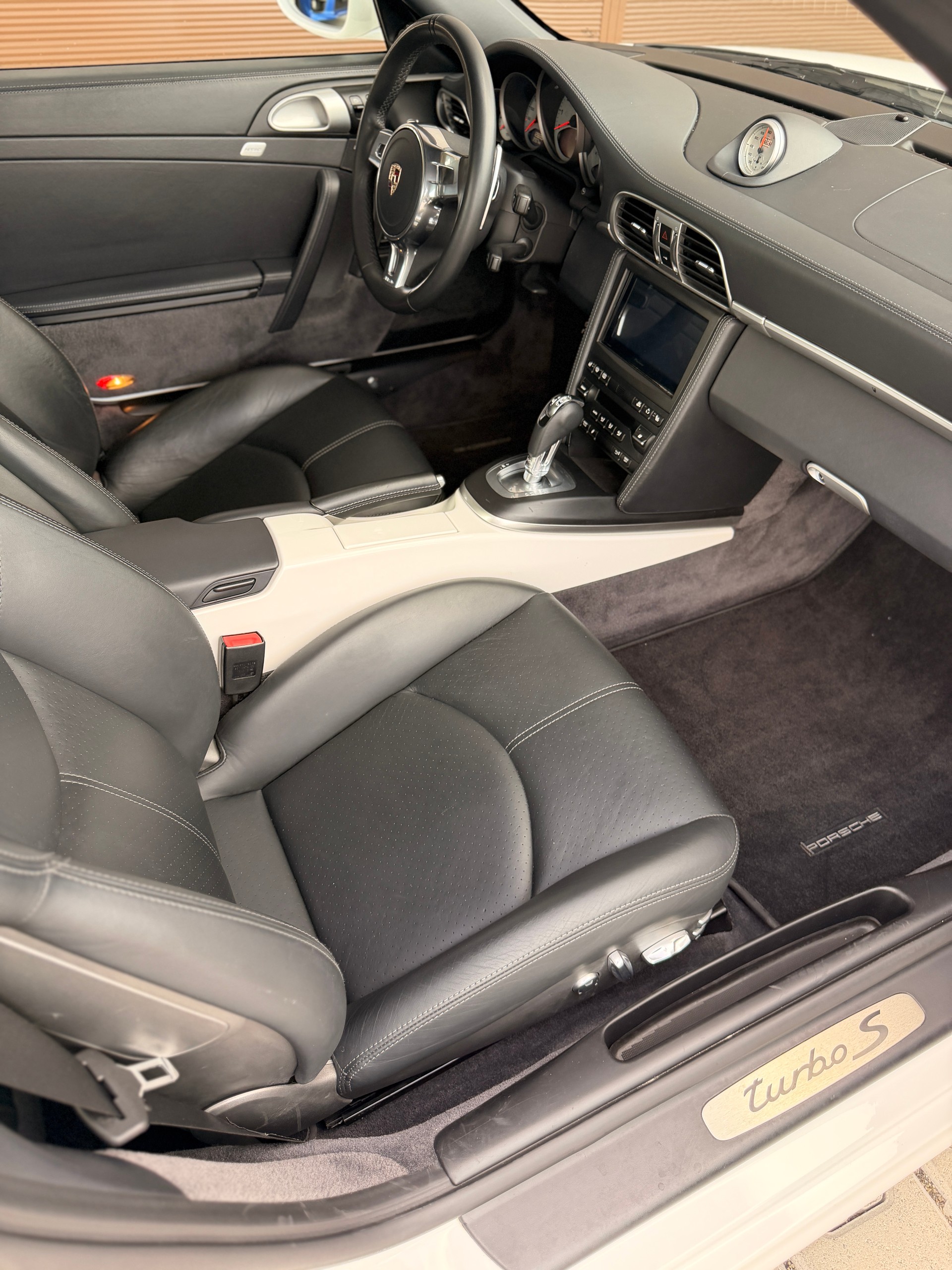 PORSCHE 911 Turbo S PDK-image-9
