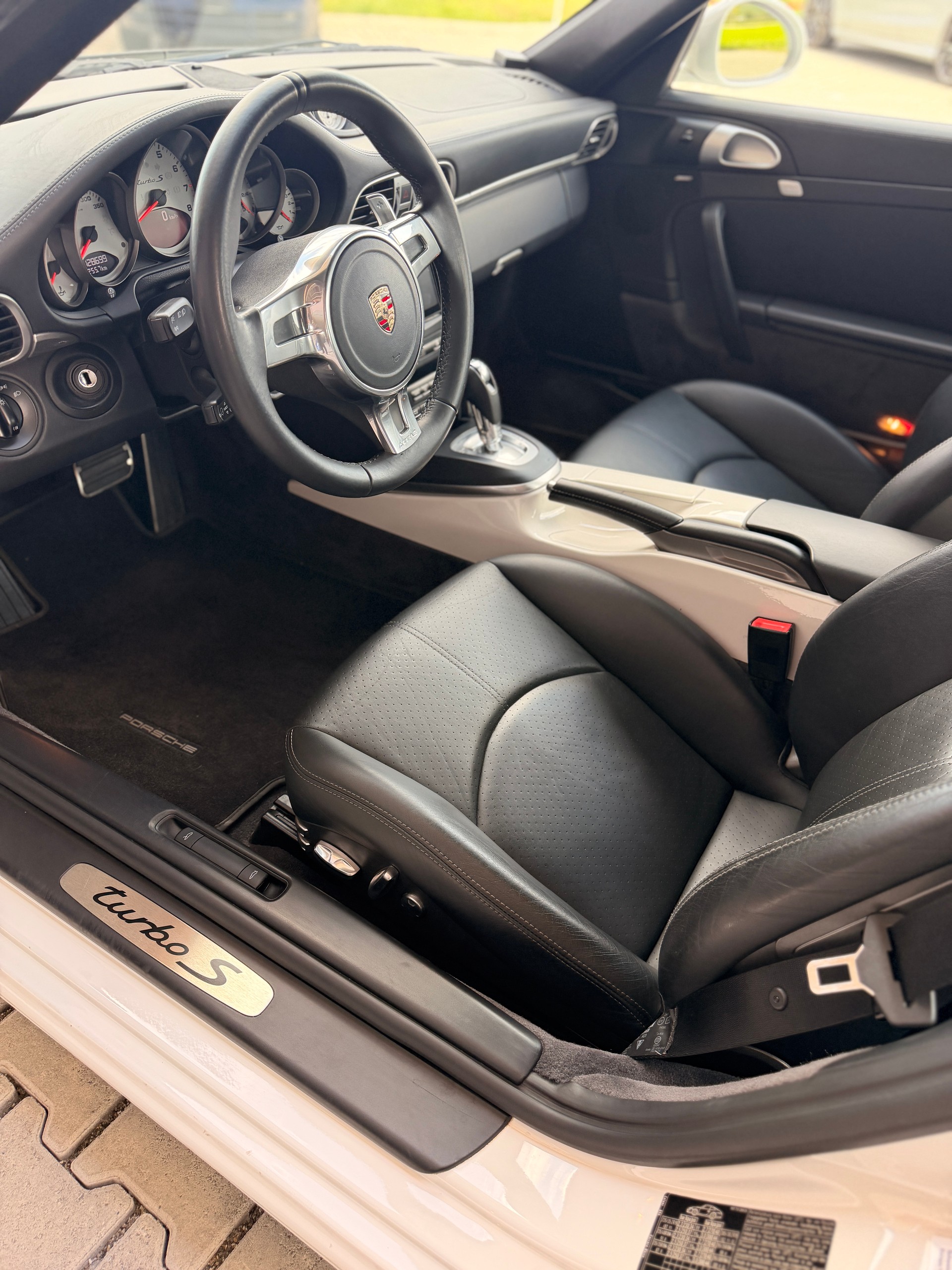 PORSCHE 911 Turbo S PDK-image-8