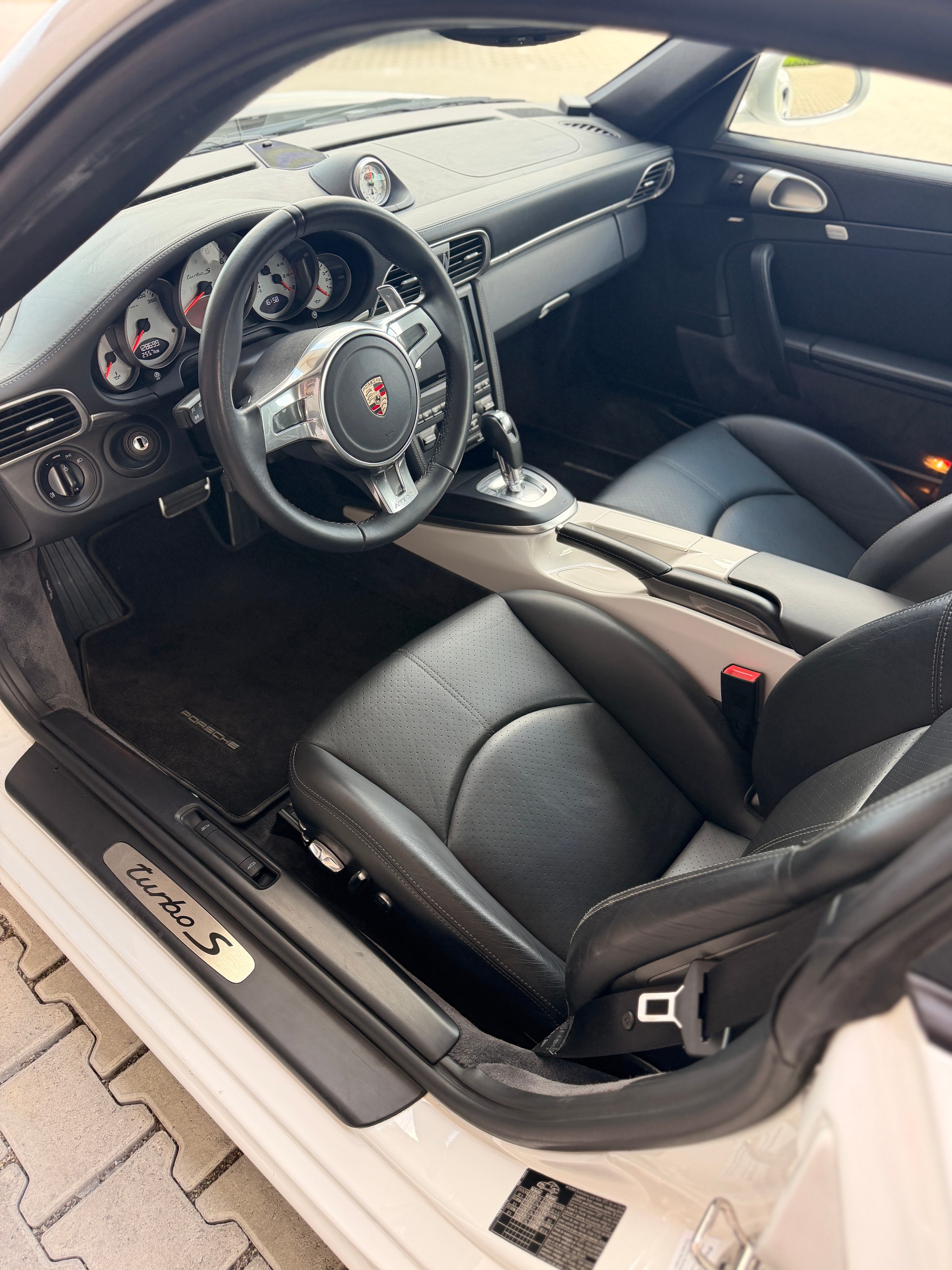 PORSCHE 911 Turbo S PDK-image-7