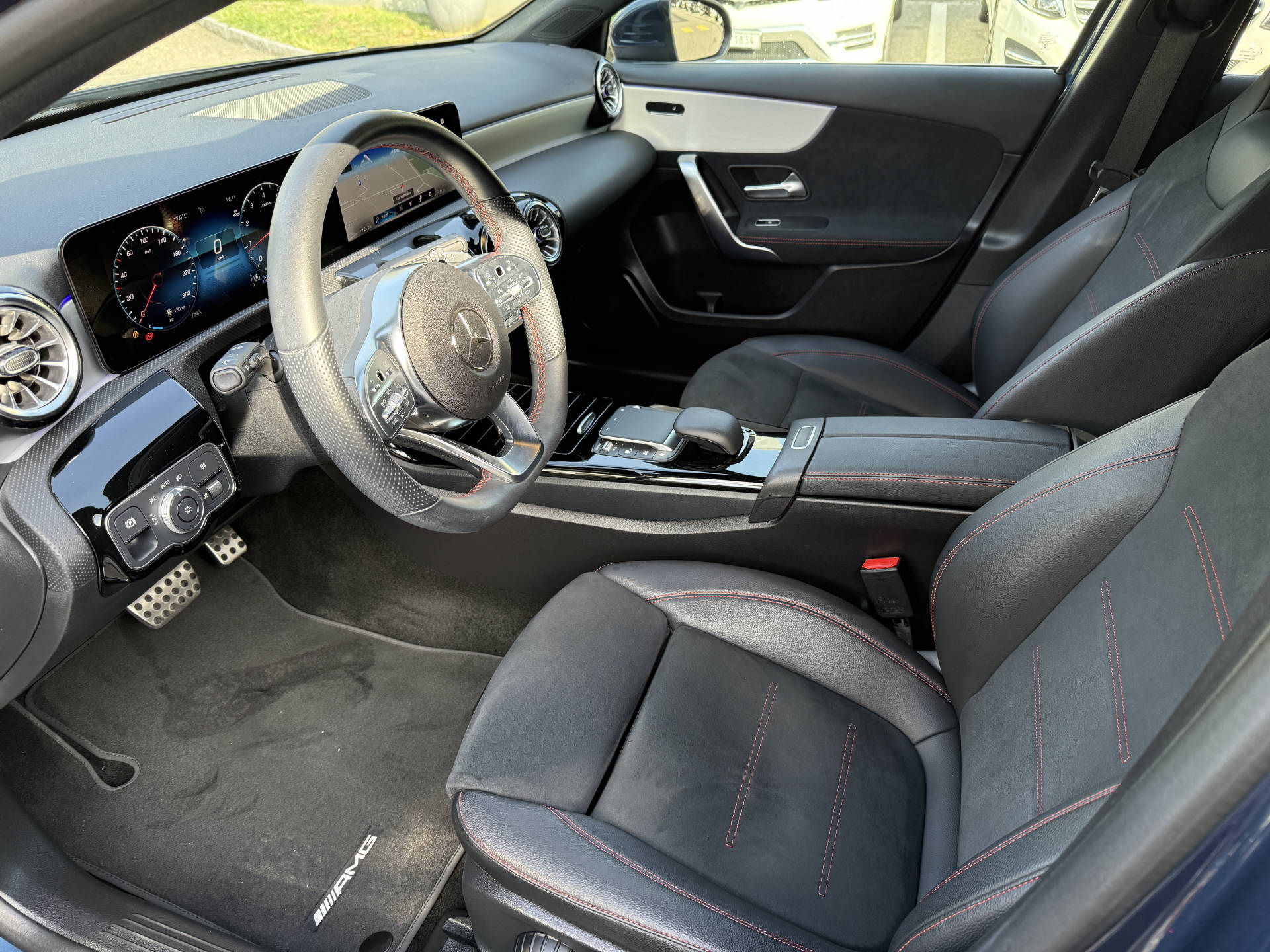 MERCEDES-BENZ A 200 AMG Line 4m-image-3