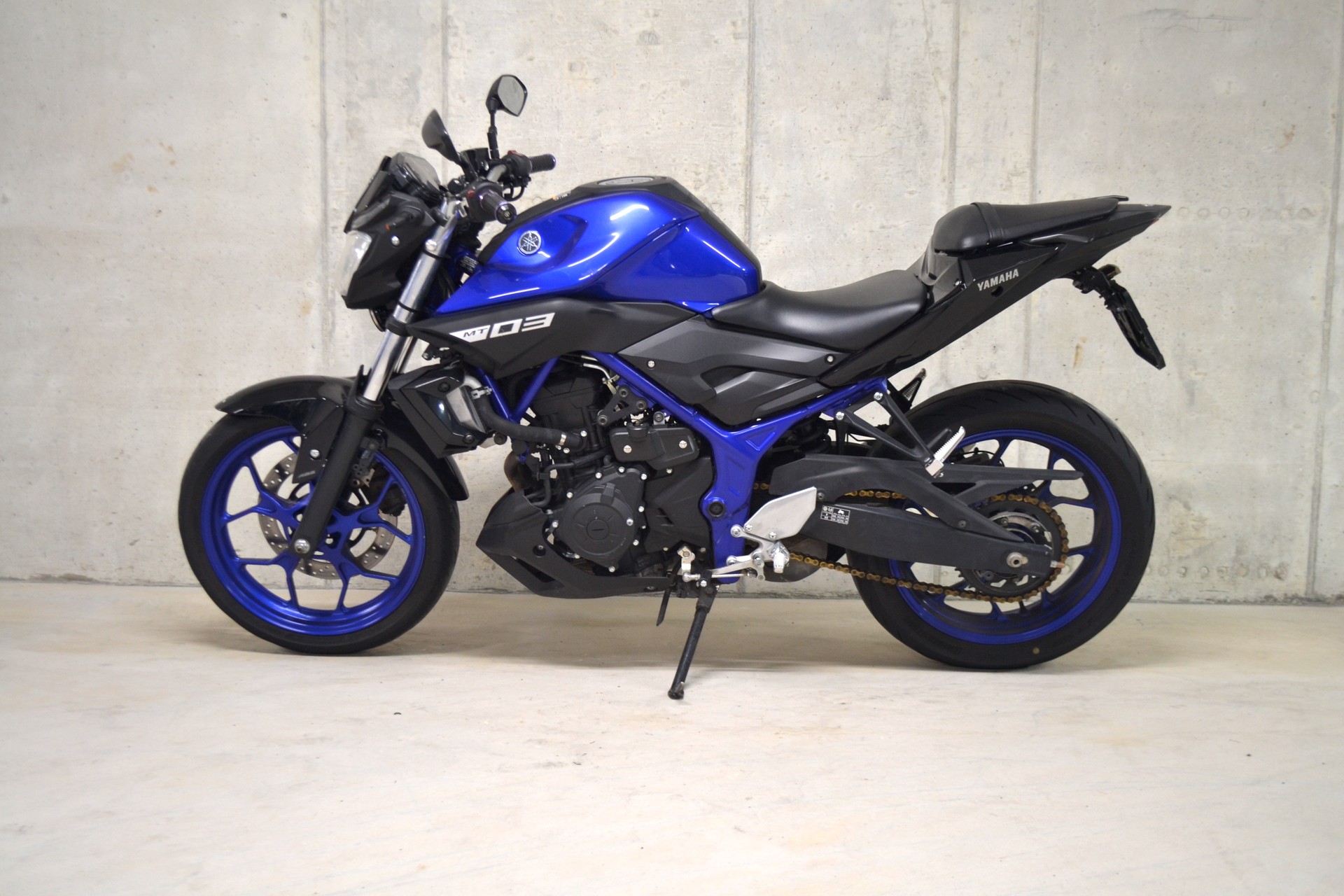 YAMAHA MT-03 ABS-showroom-element-2