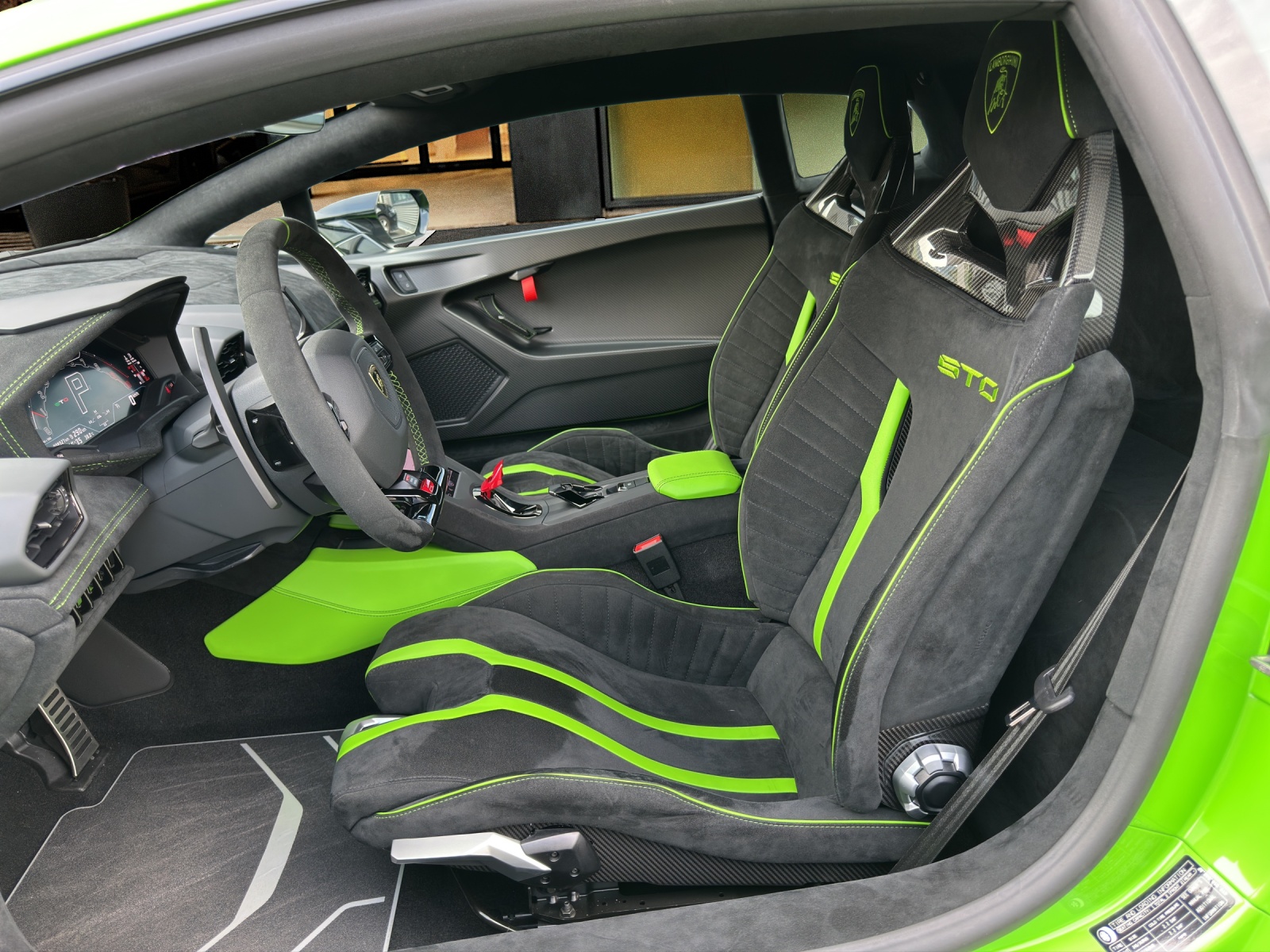 LAMBORGHINI Huracan Coupé 5.2 STO 60th Anniversary EDITION-image-8
