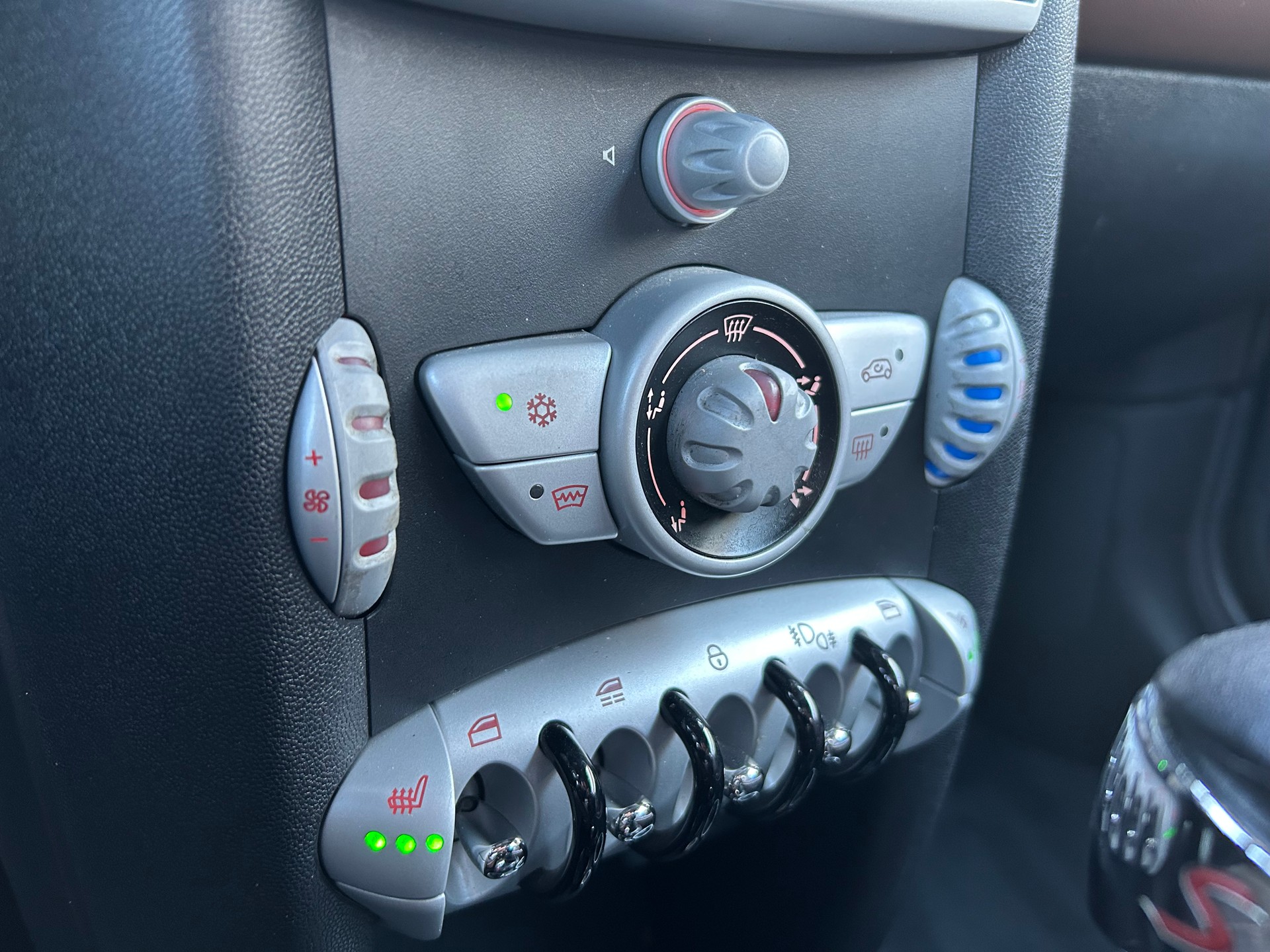 MINI Cooper S Cabriolet Steptronic-image-9