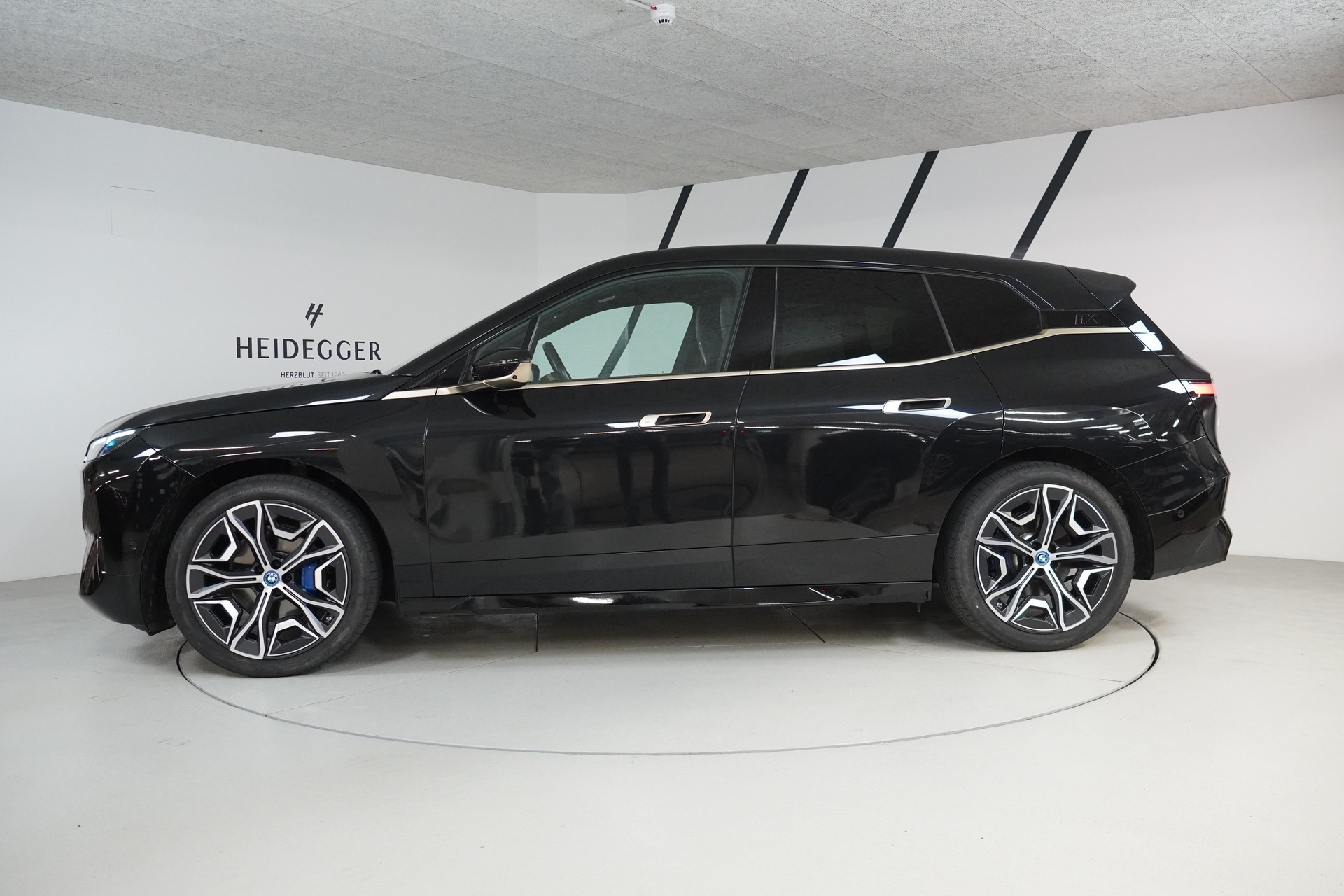 BMW iX xDrive40 Launch Edition-image-4