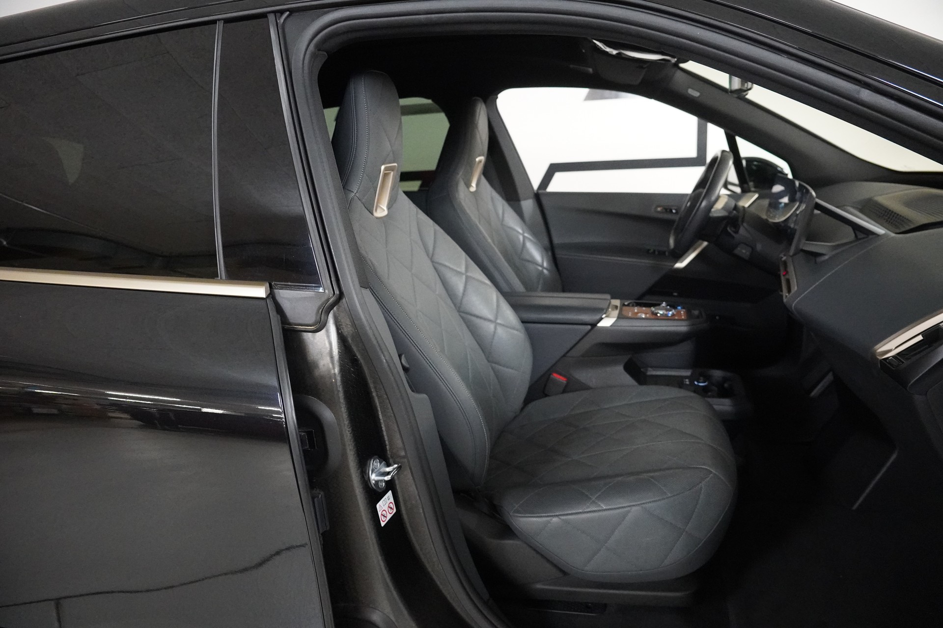 BMW iX xDrive40 Launch Edition-image-15