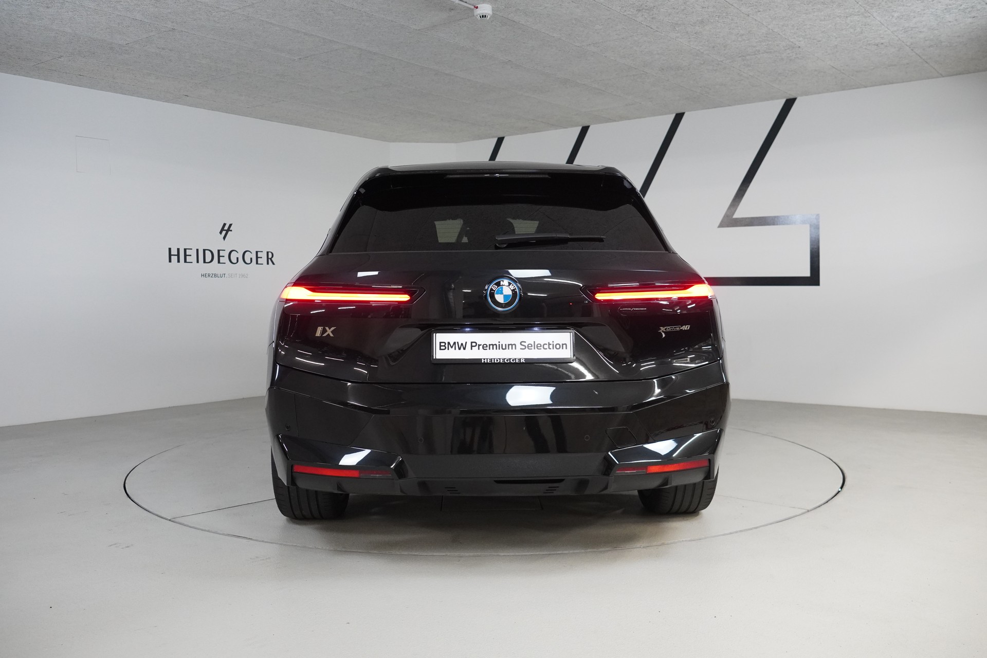 BMW iX xDrive40 Launch Edition-image-6