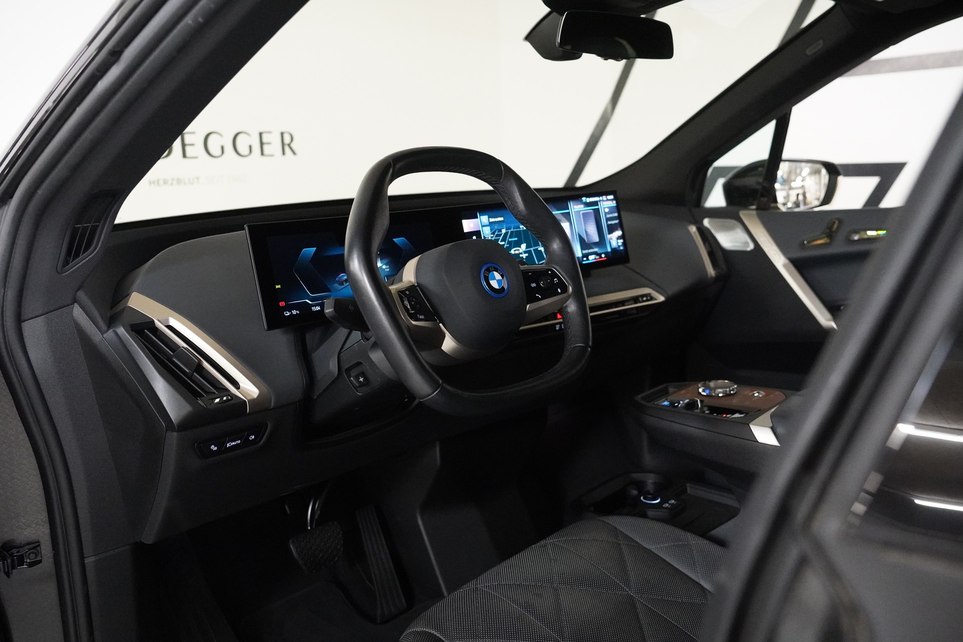BMW iX xDrive40 Launch Edition-image-24
