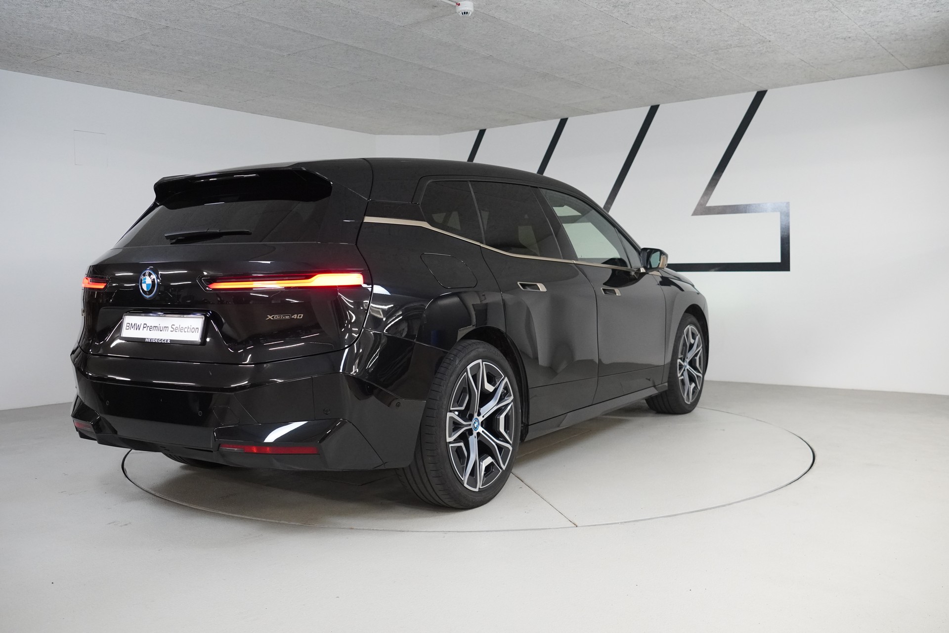 BMW iX xDrive40 Launch Edition-image-7