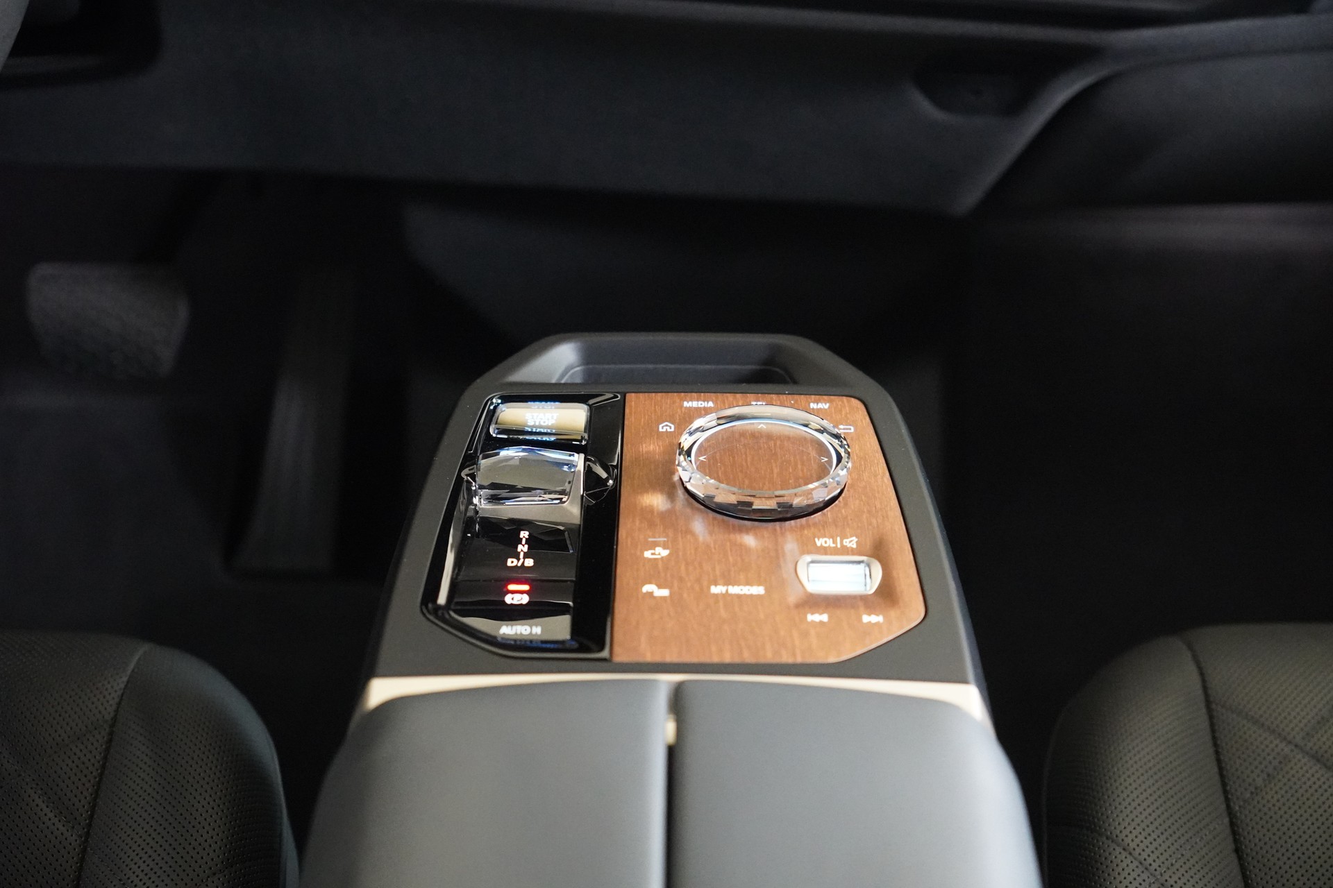 BMW iX xDrive40 Launch Edition-image-20