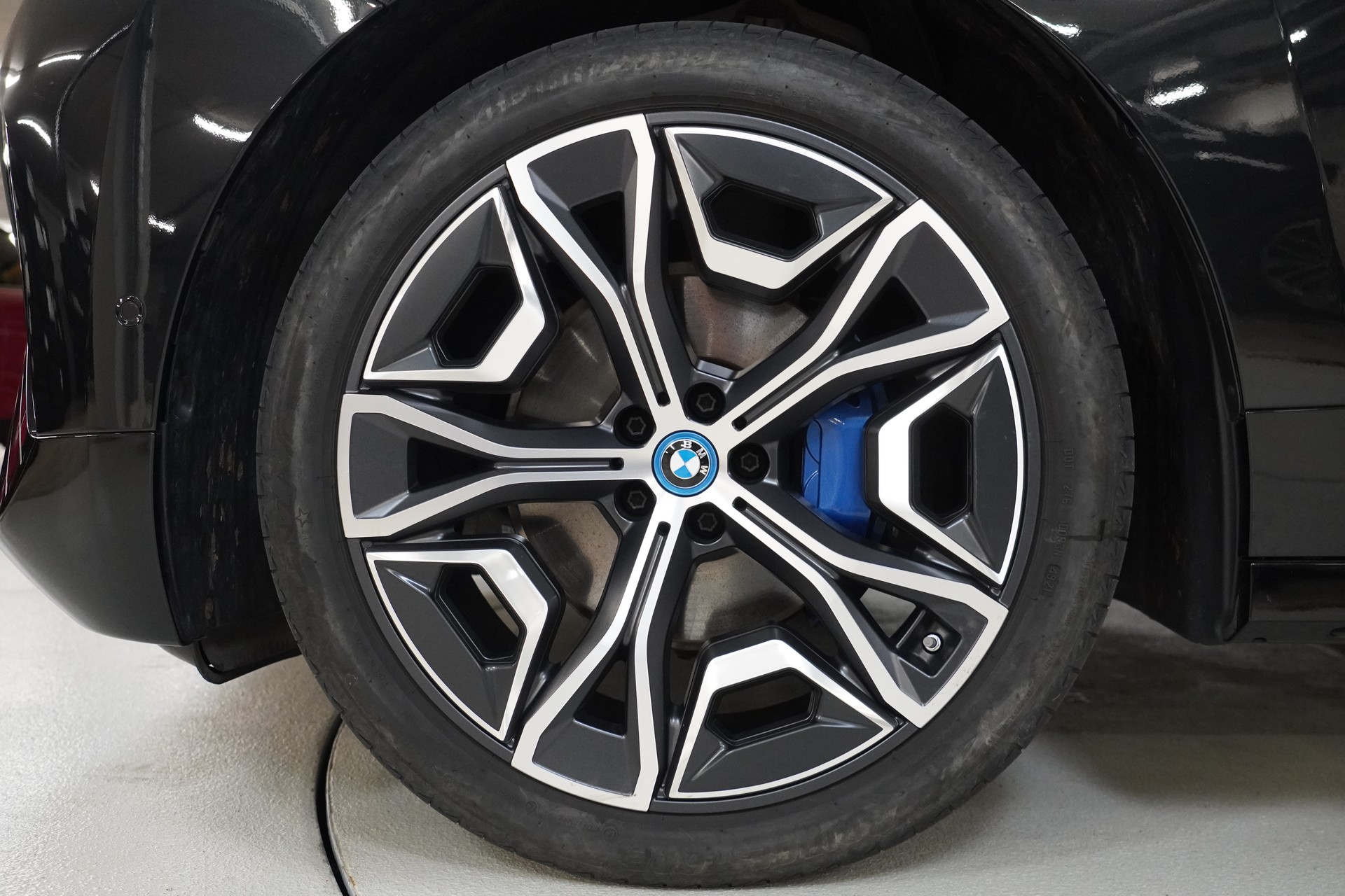 BMW iX xDrive40 Launch Edition-image-10