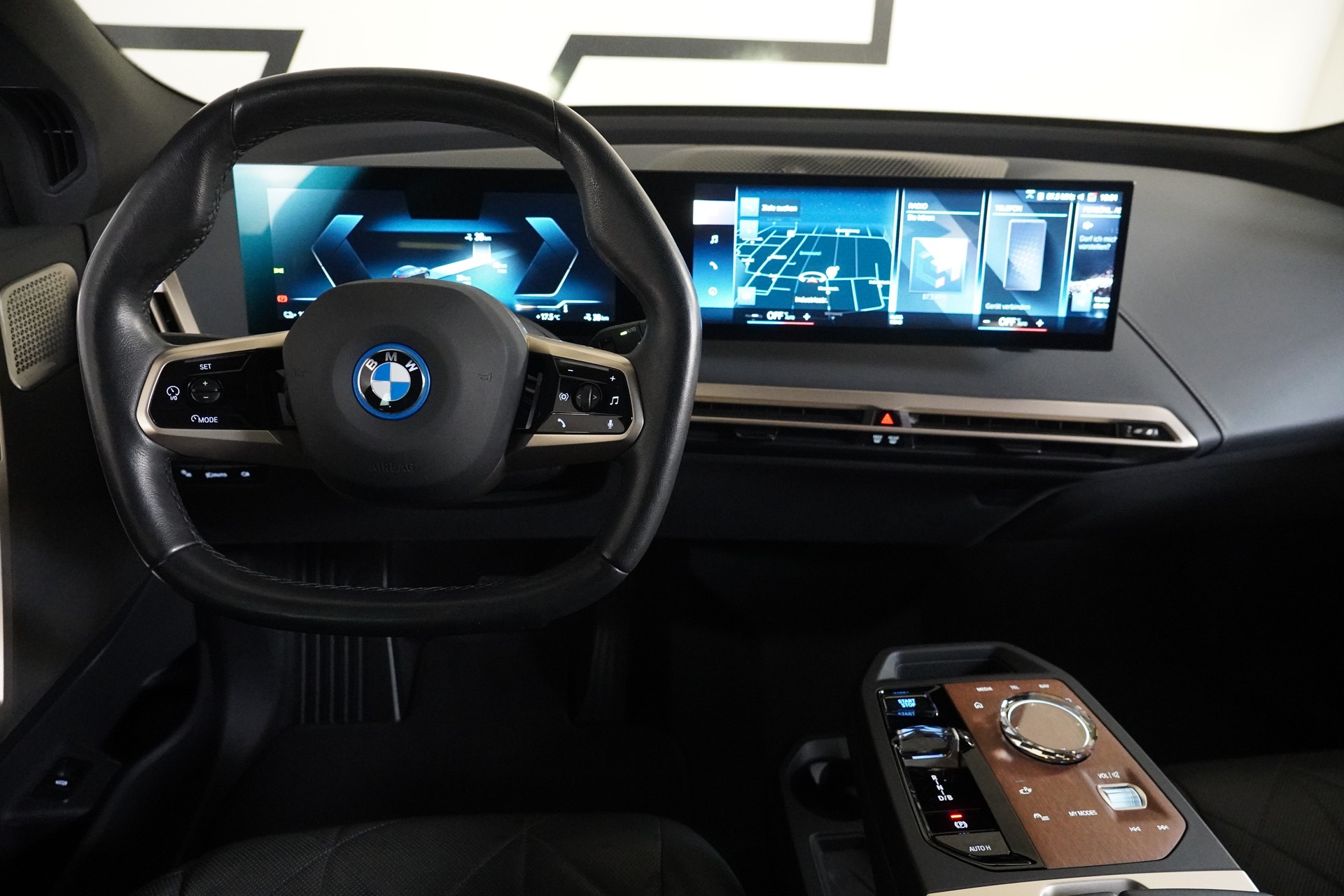 BMW iX xDrive40 Launch Edition-image-21
