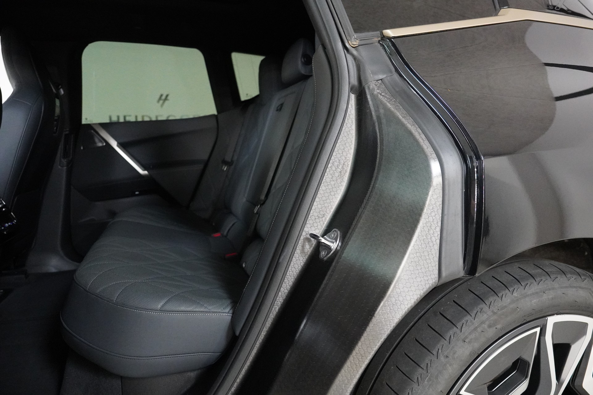 BMW iX xDrive40 Launch Edition-image-13