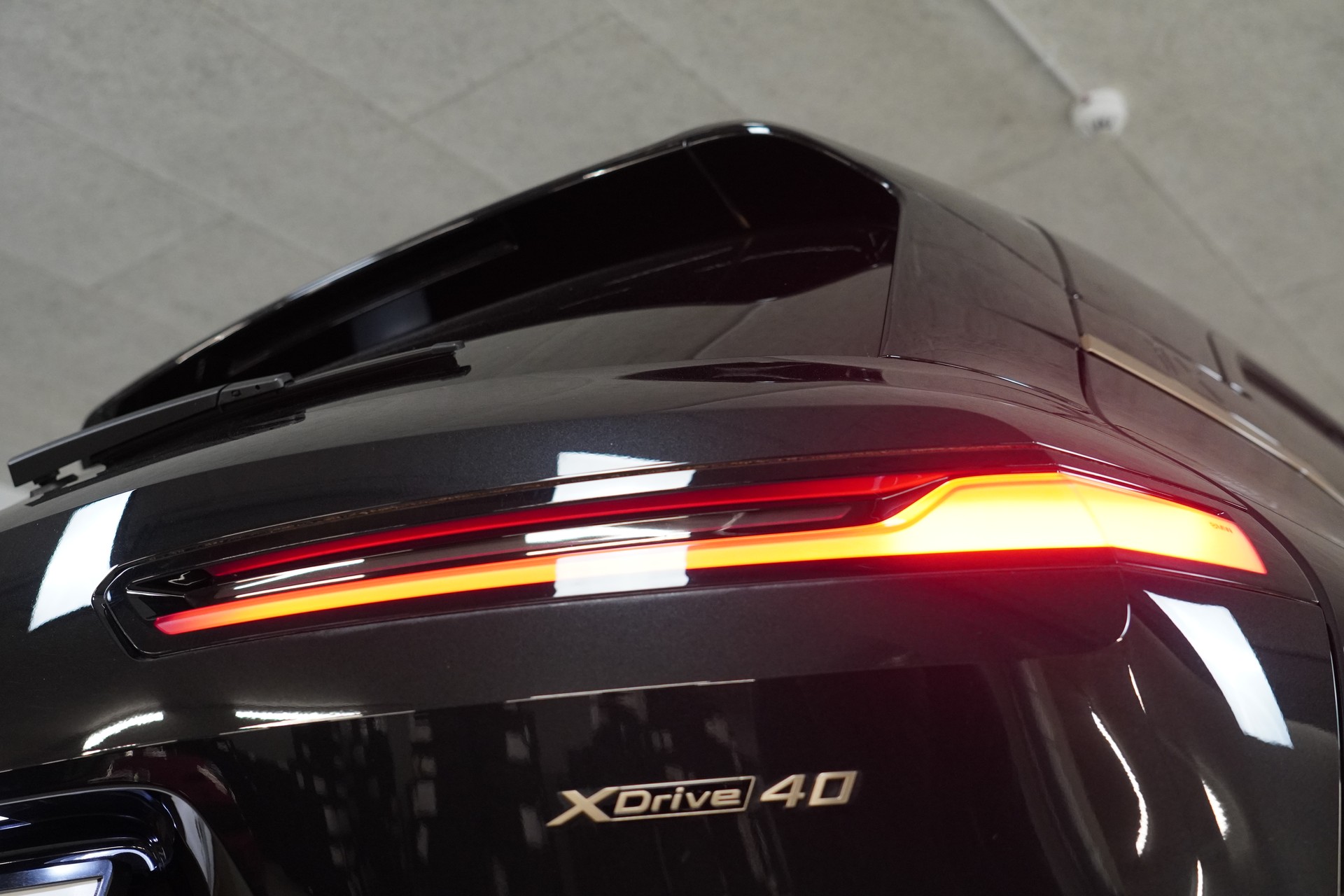 BMW iX xDrive40 Launch Edition-image-16