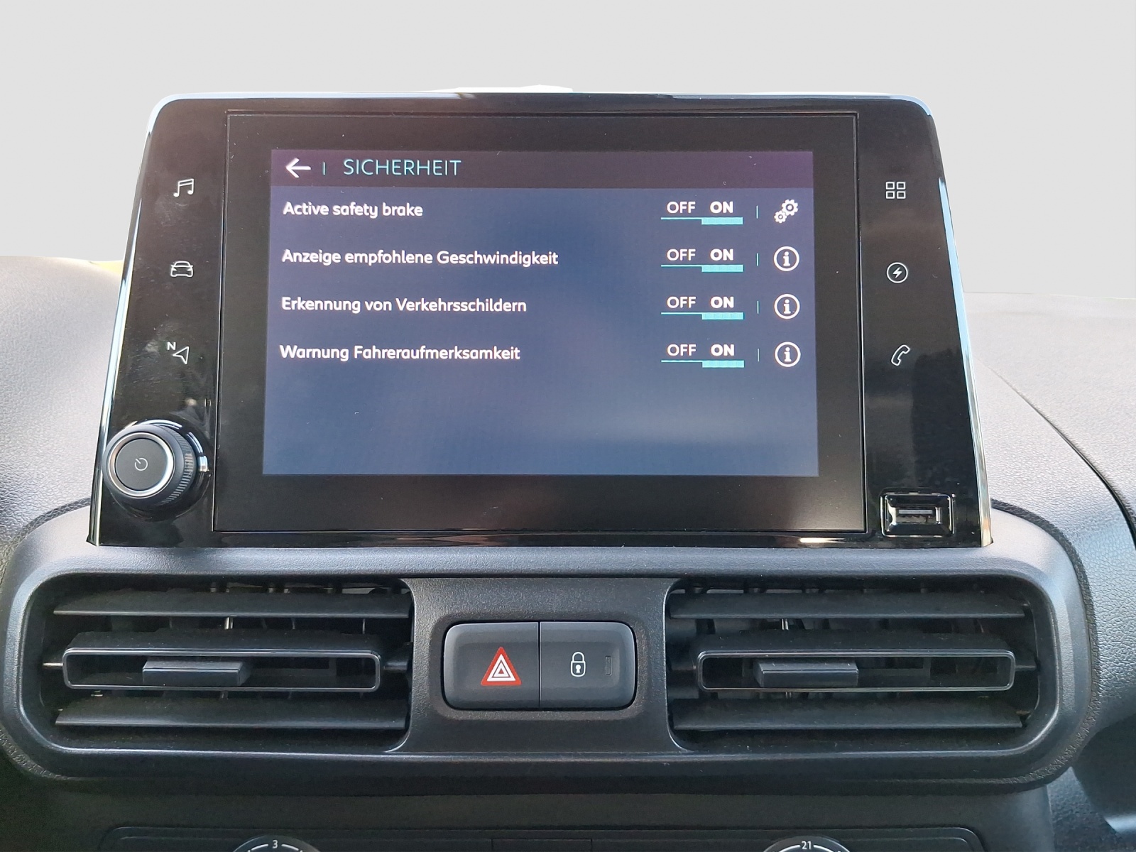 CITROEN e-Berlingo Feel-image-18