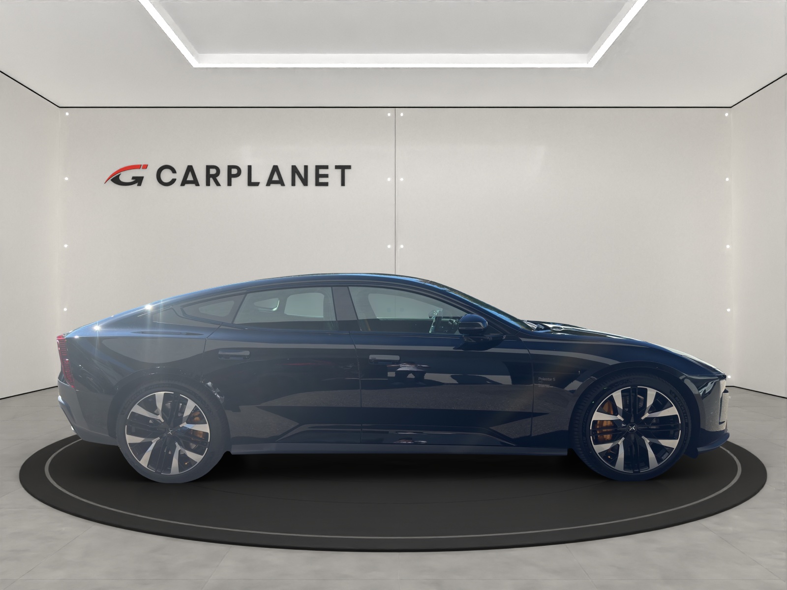 POLESTAR 5 Performance Launch Edition-showroom-element-2