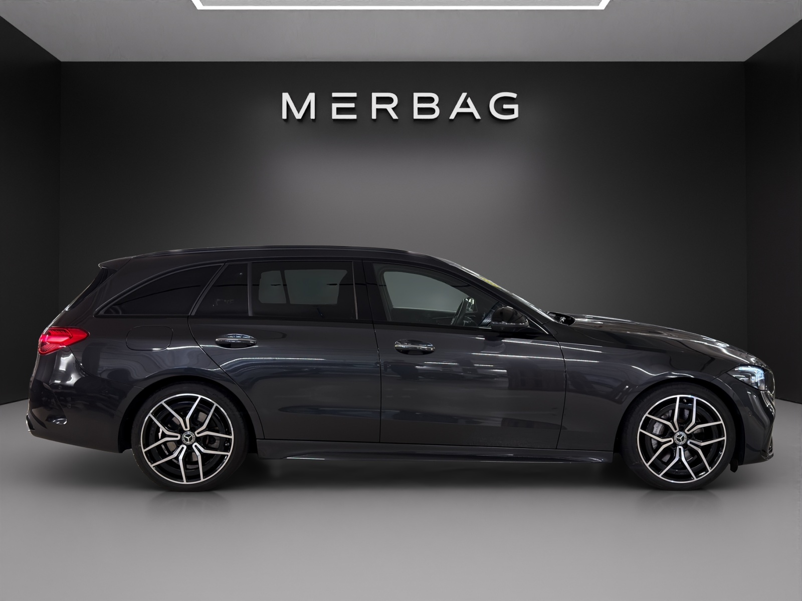 MERCEDES-BENZ C 220 d T 4Matic AMG Line-image-4
