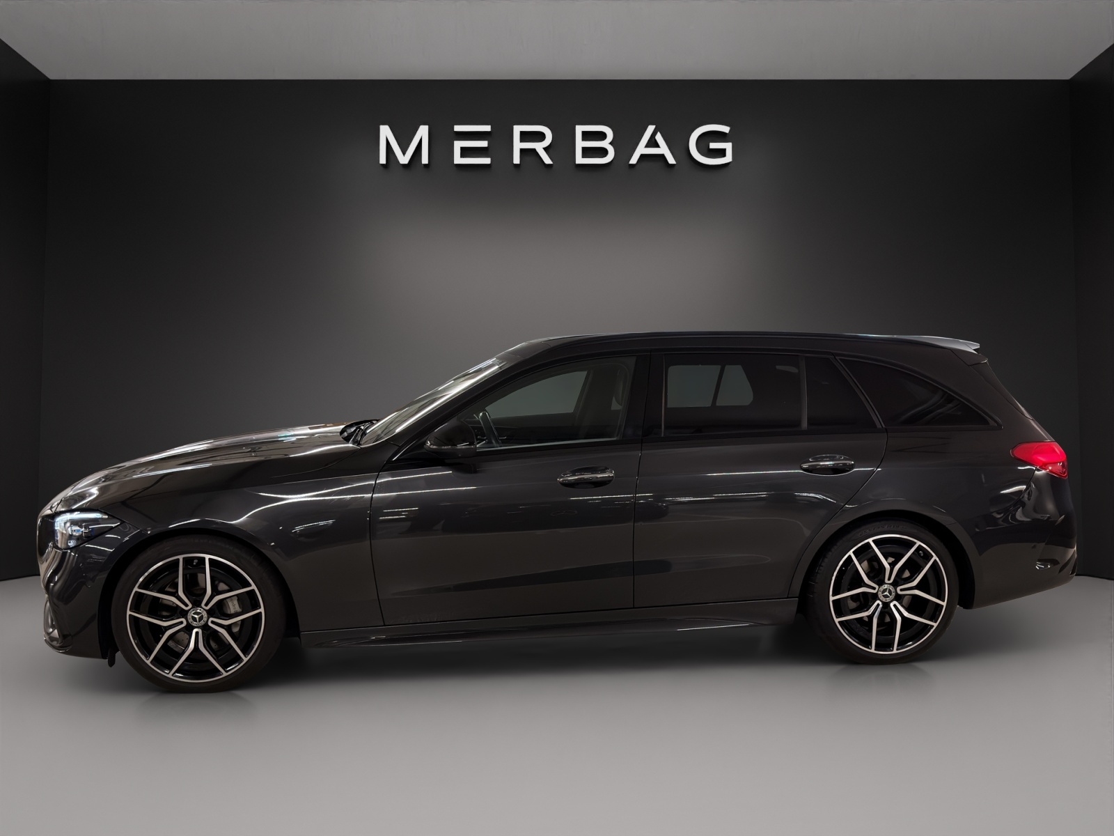 MERCEDES-BENZ C 220 d T 4Matic AMG Line-image-3
