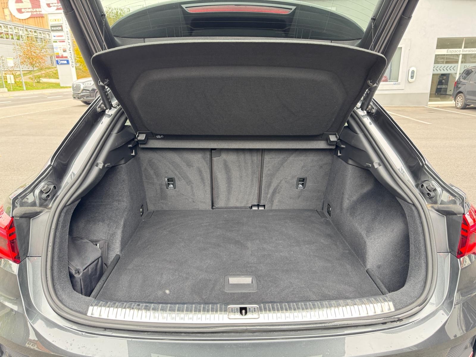 AUDI Q3 Sportback 35 TFSI S line Attraction S-tronic-image-12