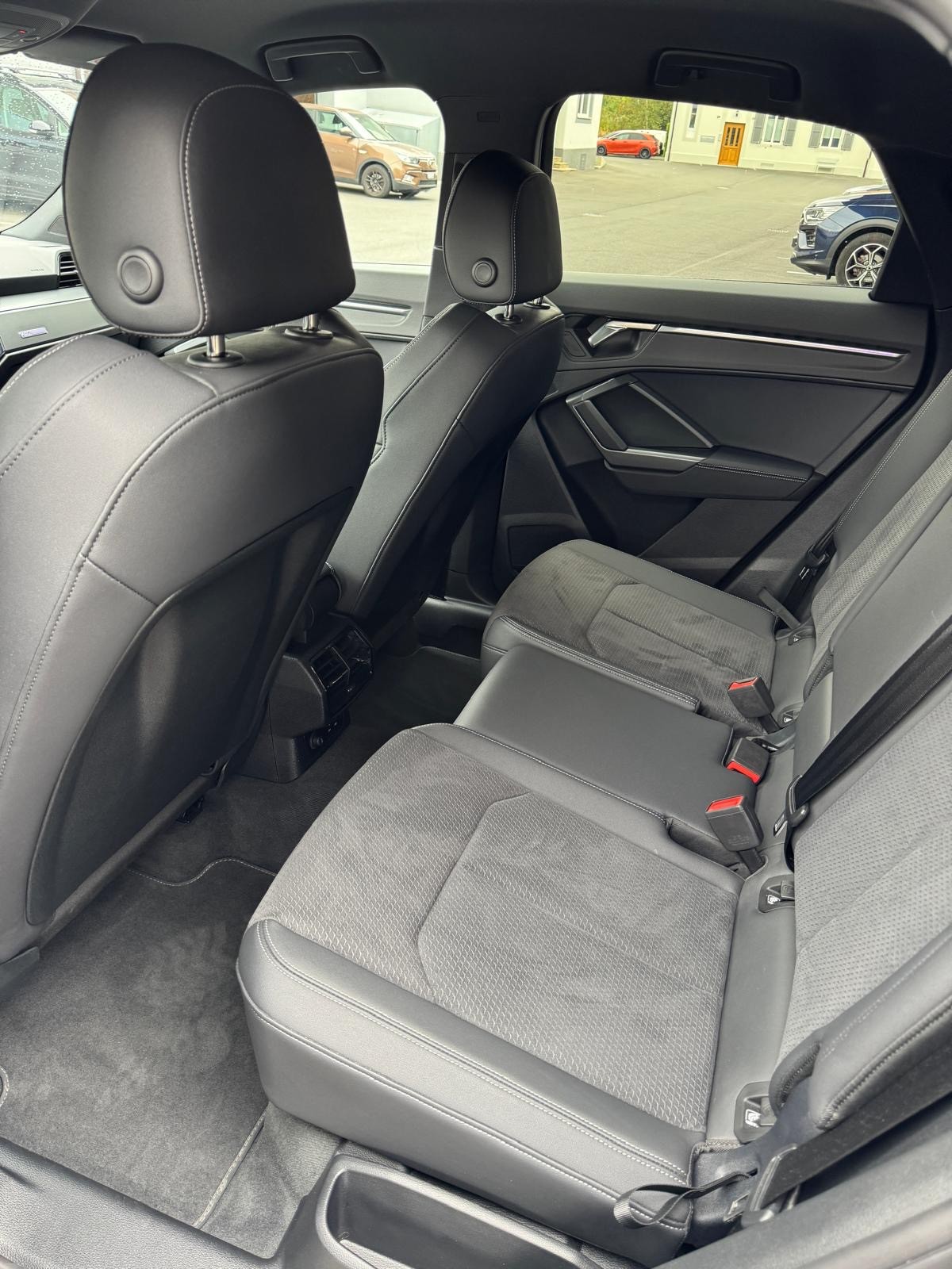 AUDI Q3 Sportback 35 TFSI S line Attraction S-tronic-image-11