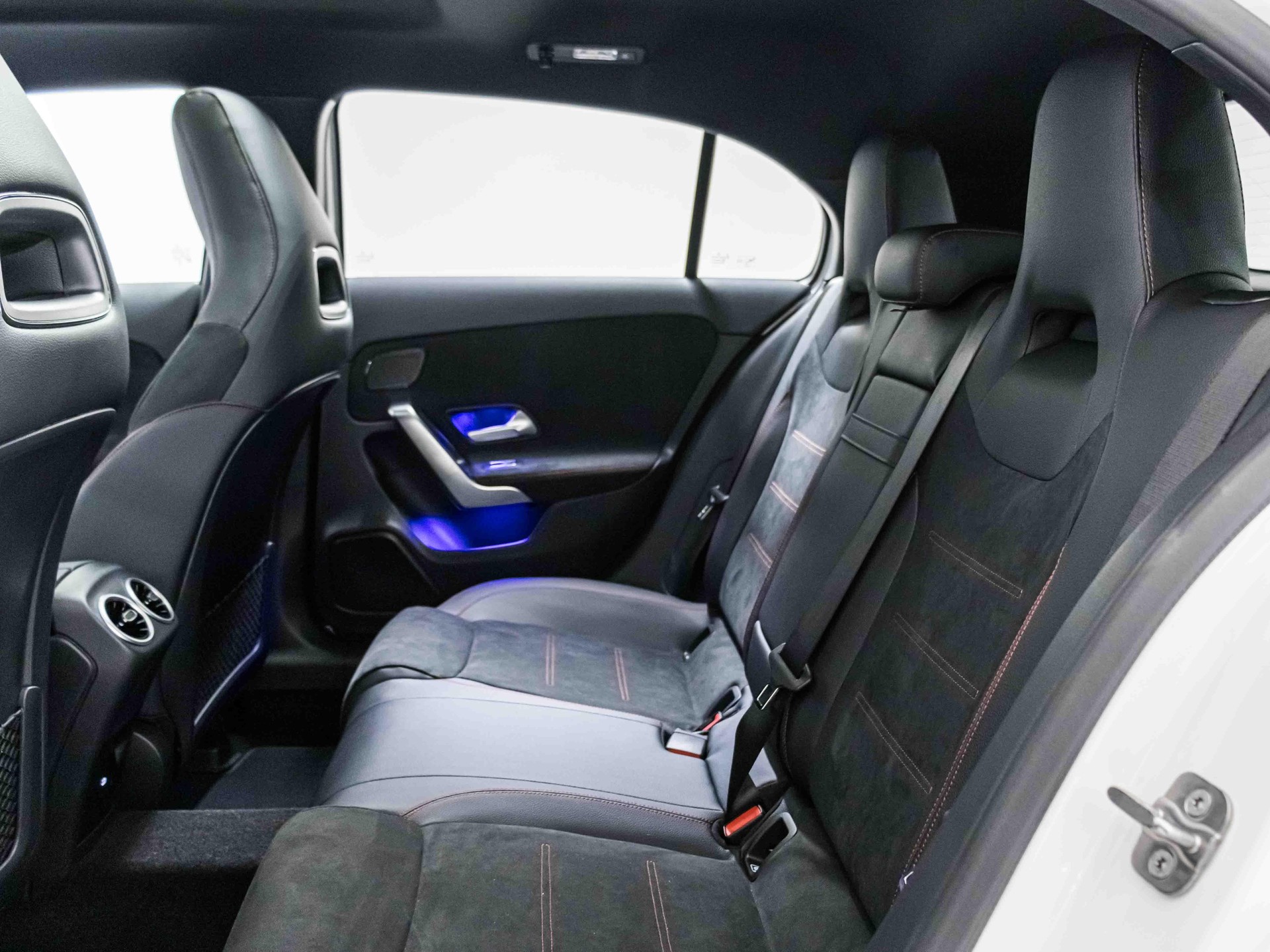 MERCEDES-BENZ A 250 4MATIC-image-7