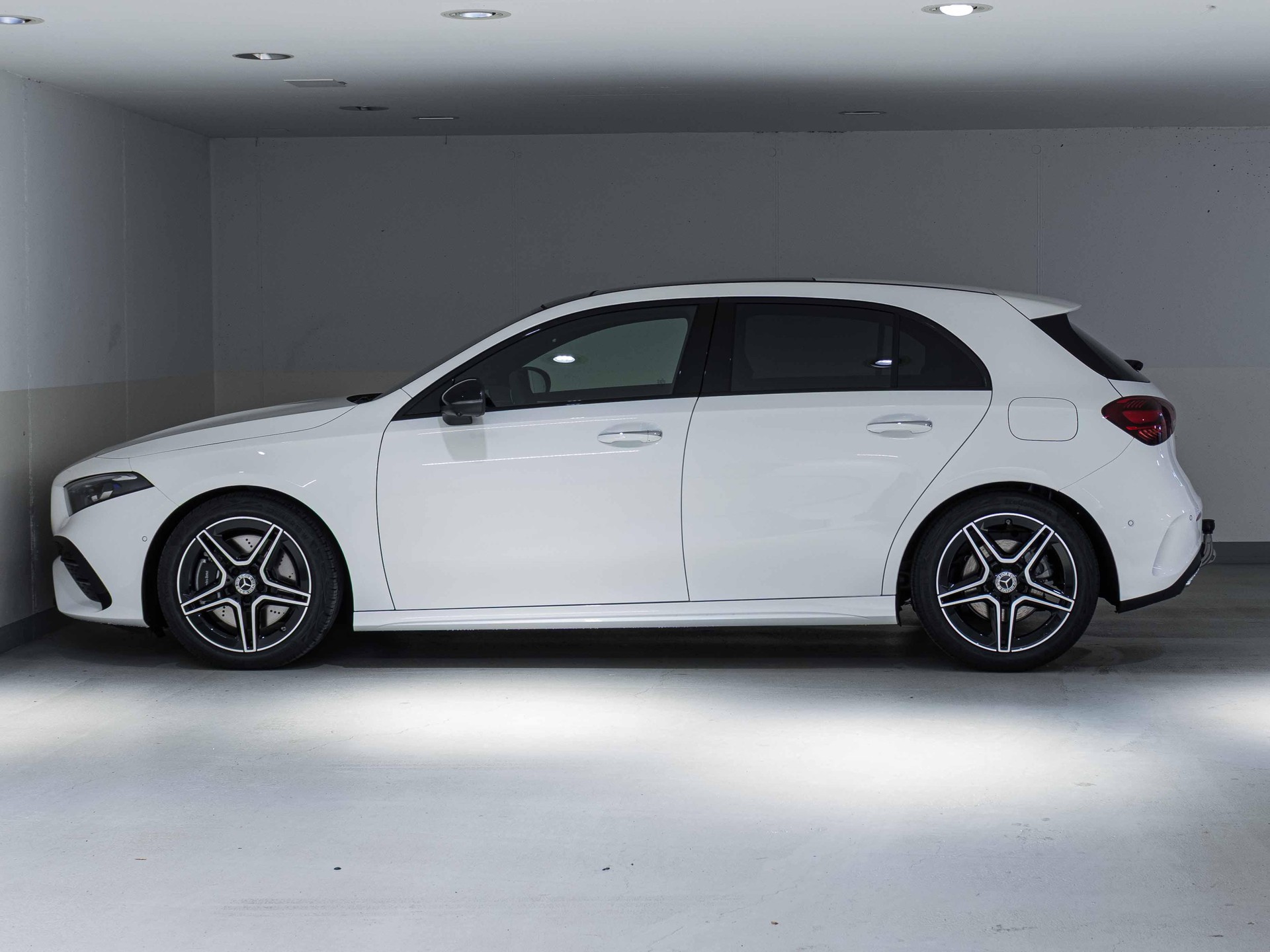 MERCEDES-BENZ A 250 4MATIC-image-4