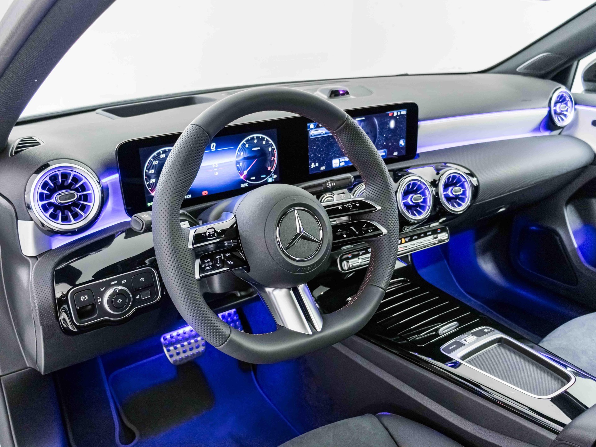 MERCEDES-BENZ A 250 4MATIC-image-9