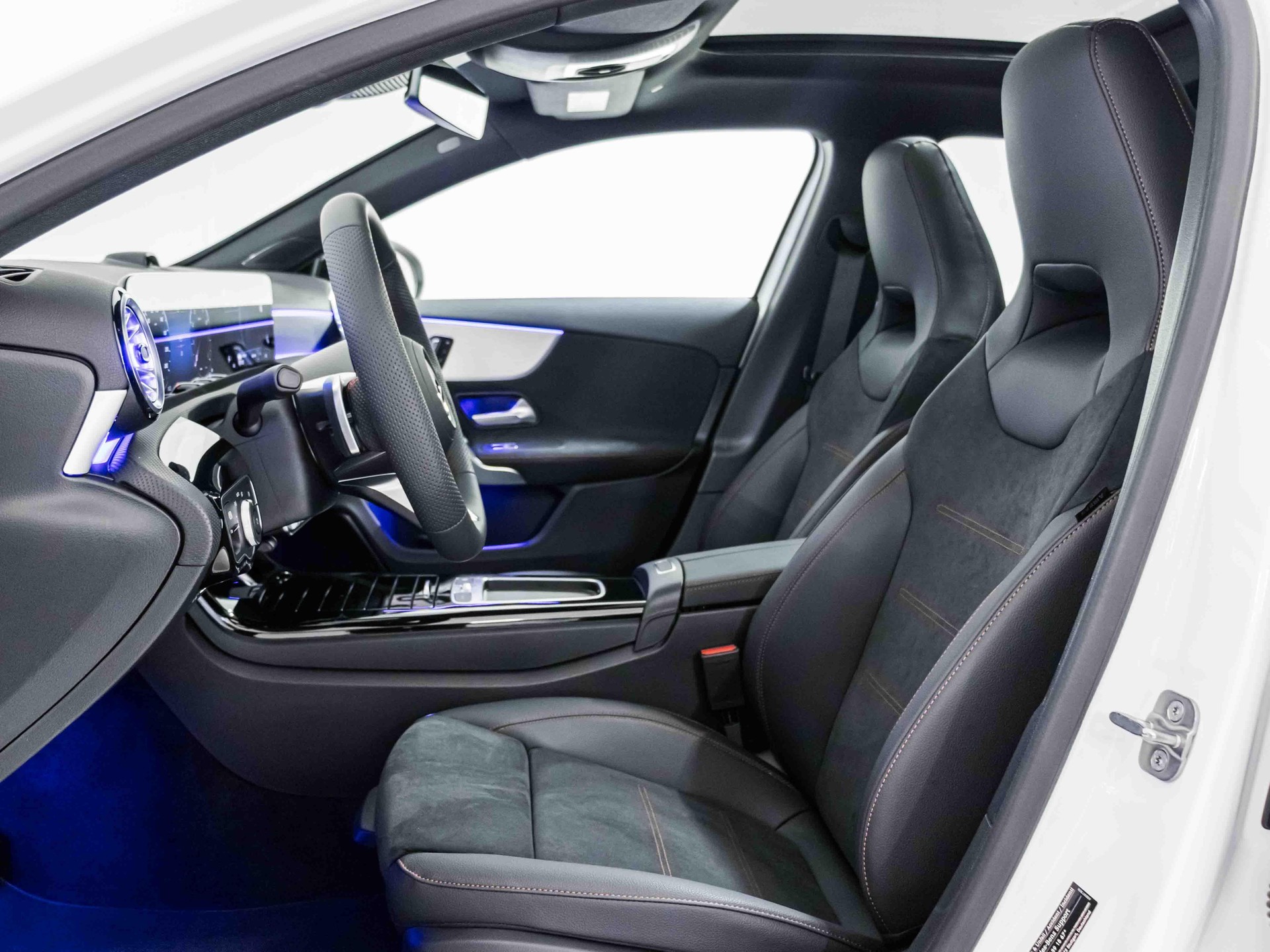 MERCEDES-BENZ A 250 4MATIC-image-6