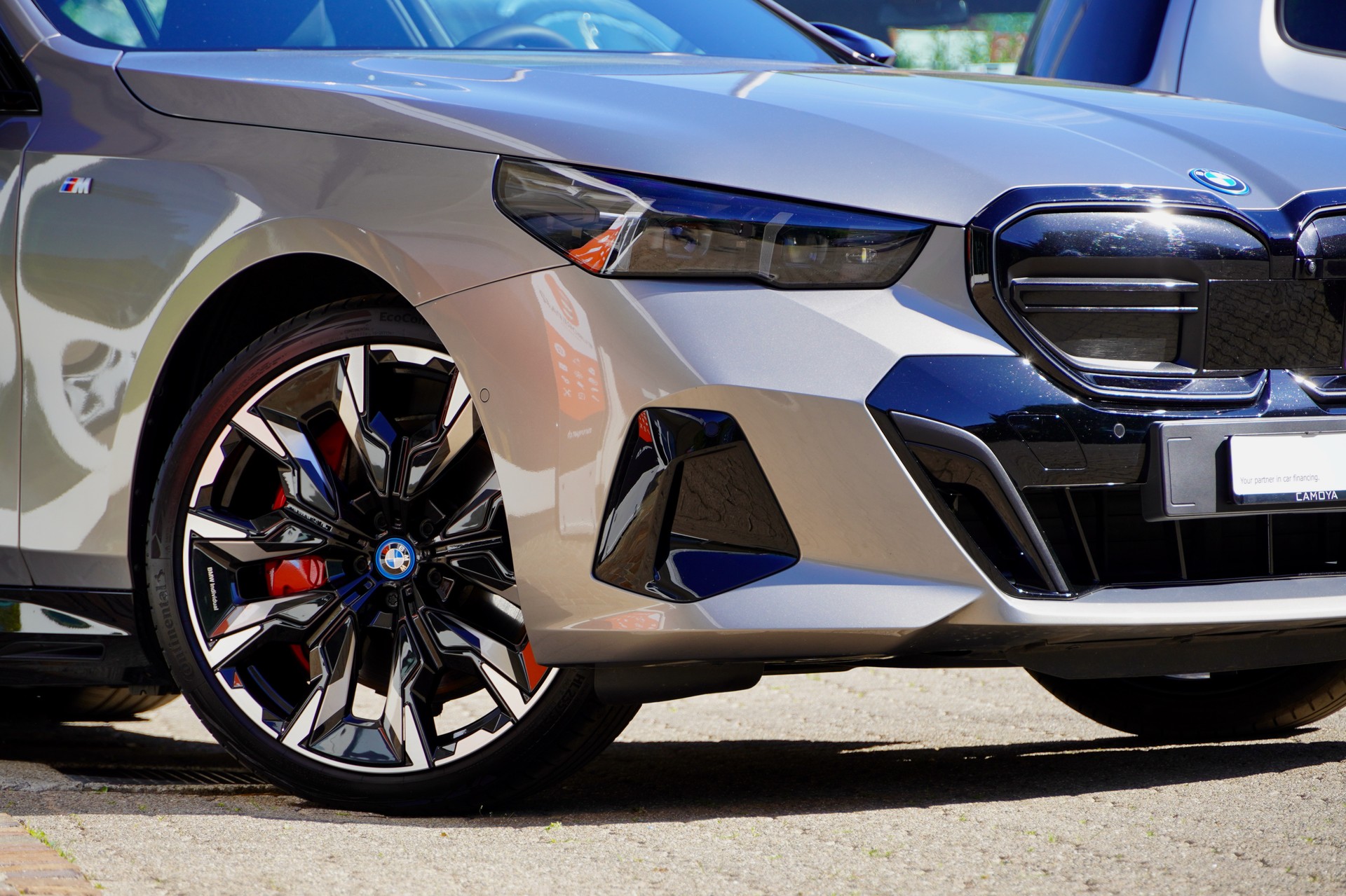 BMW i5 M60 xDrive M Sport Pro-image-1
